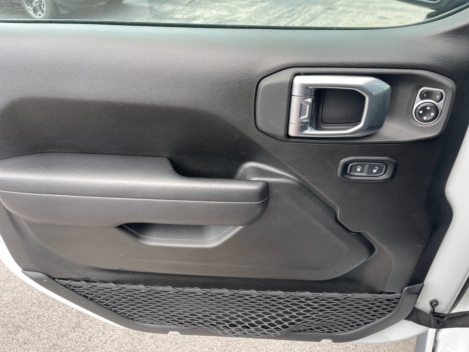 Used 2024 White Jeep Mojave image 12