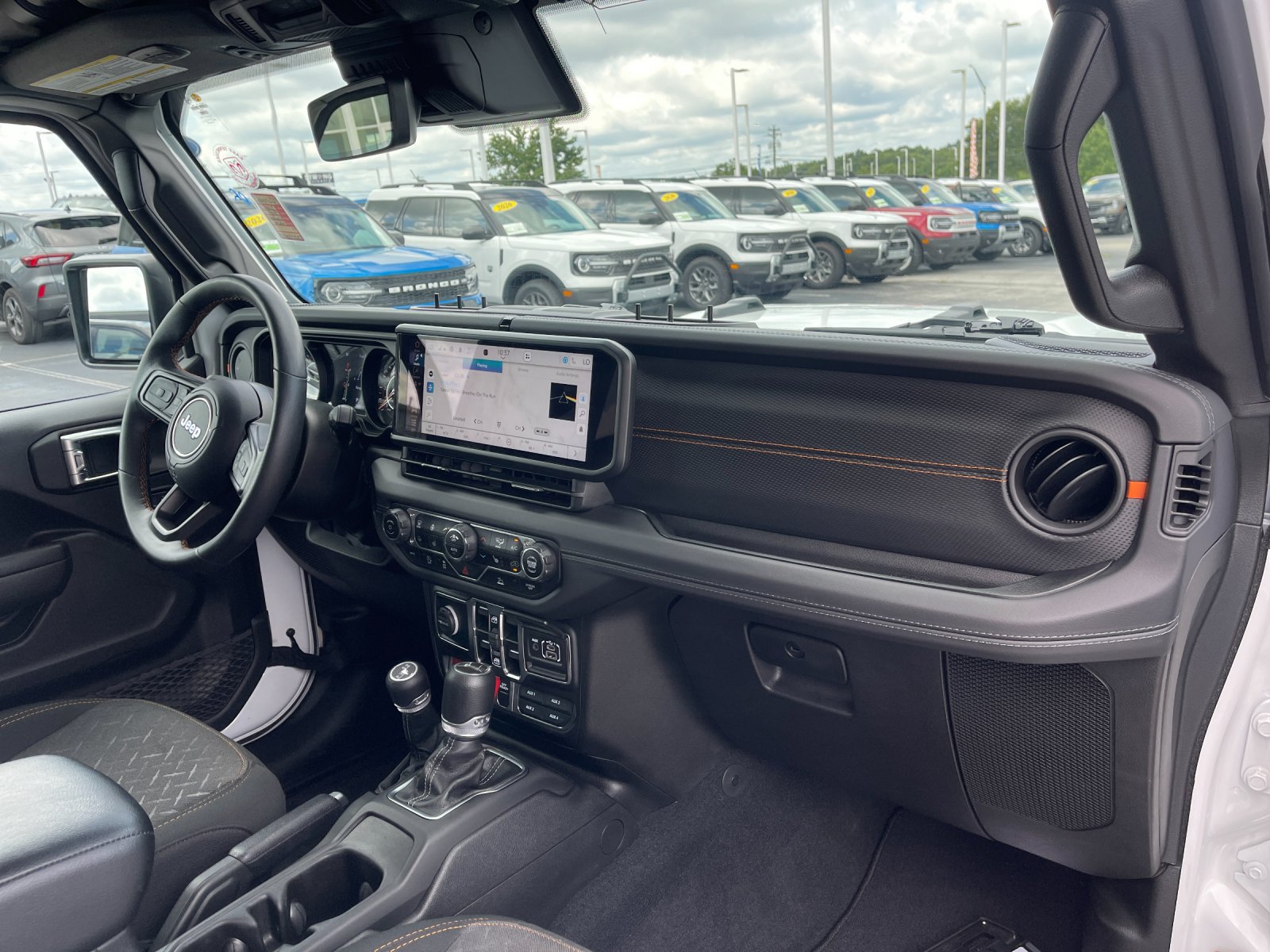 Used 2024 White Jeep Mojave image 17