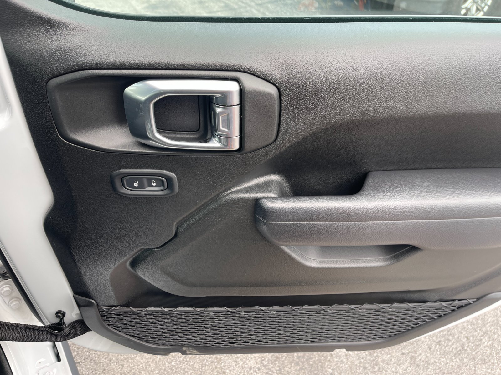 Used 2024 White Jeep Mojave image 18