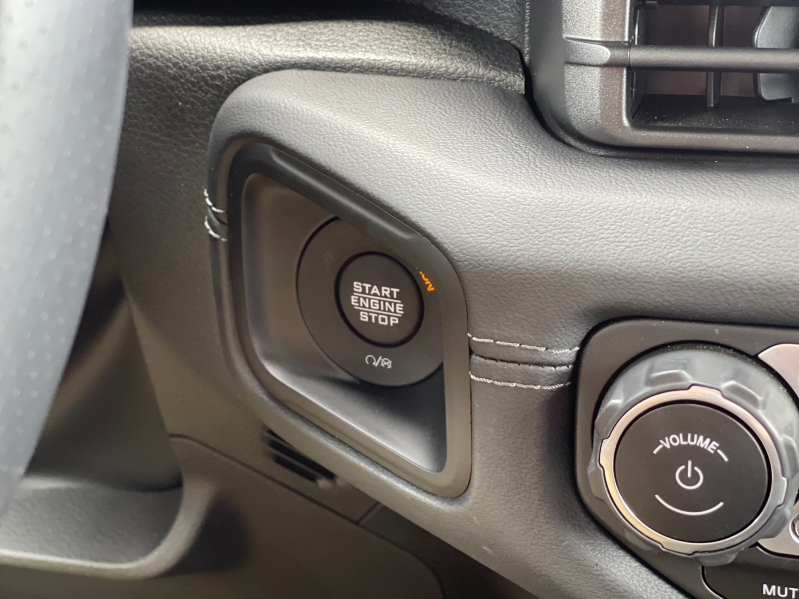 Used 2024 White Jeep Mojave image 24