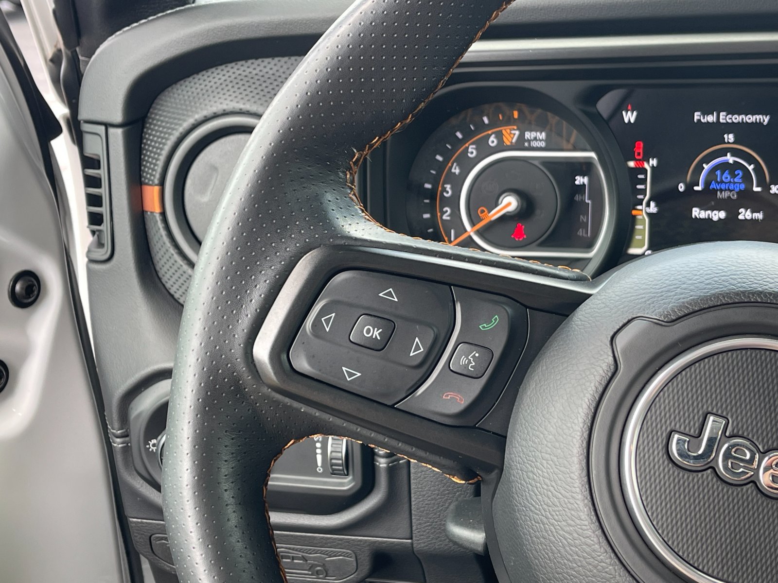 Used 2024 White Jeep Mojave image 26