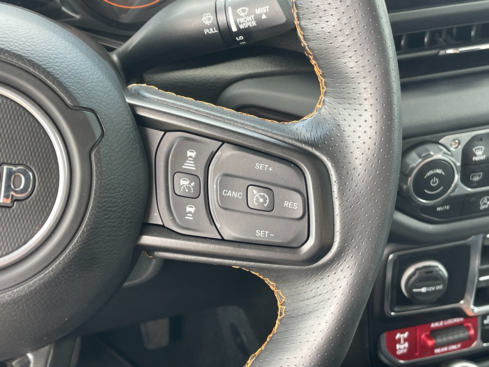 Used 2024 White Jeep Mojave image 27