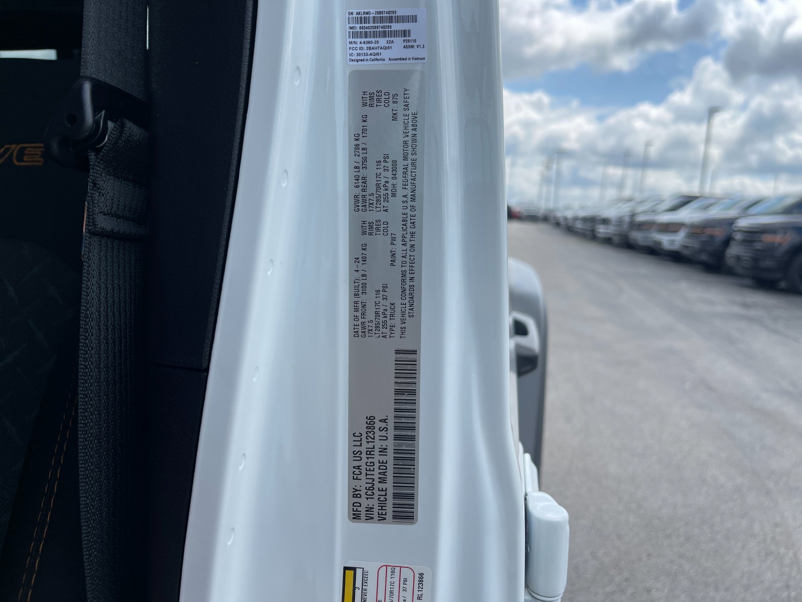 Used 2024 White Jeep Mojave image 32