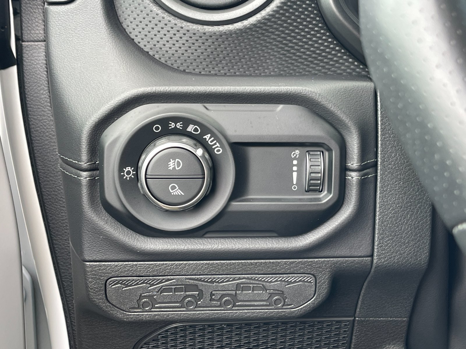 Used 2024 White Jeep Mojave image 30