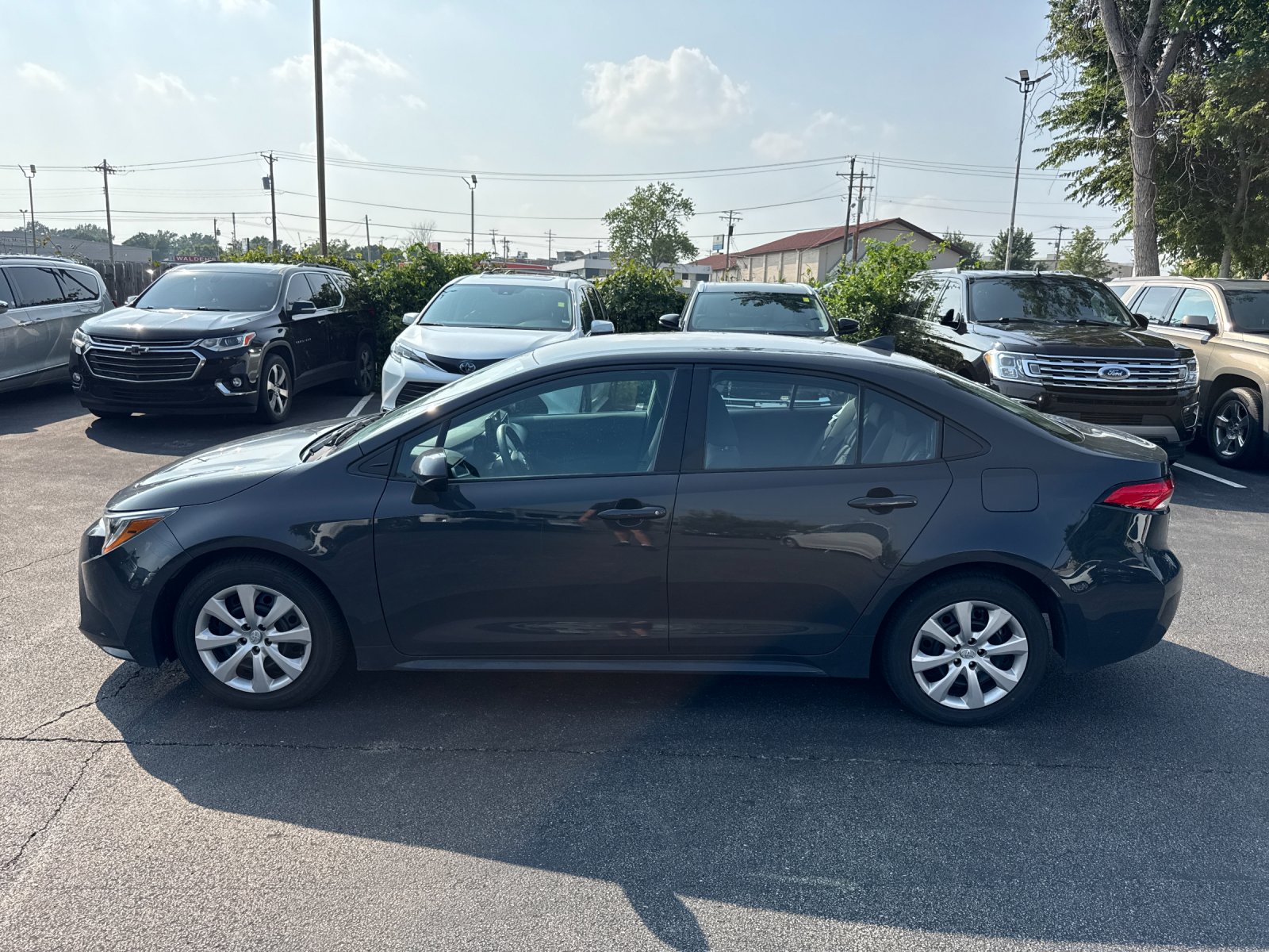 Used 2025  Toyota LE image 3