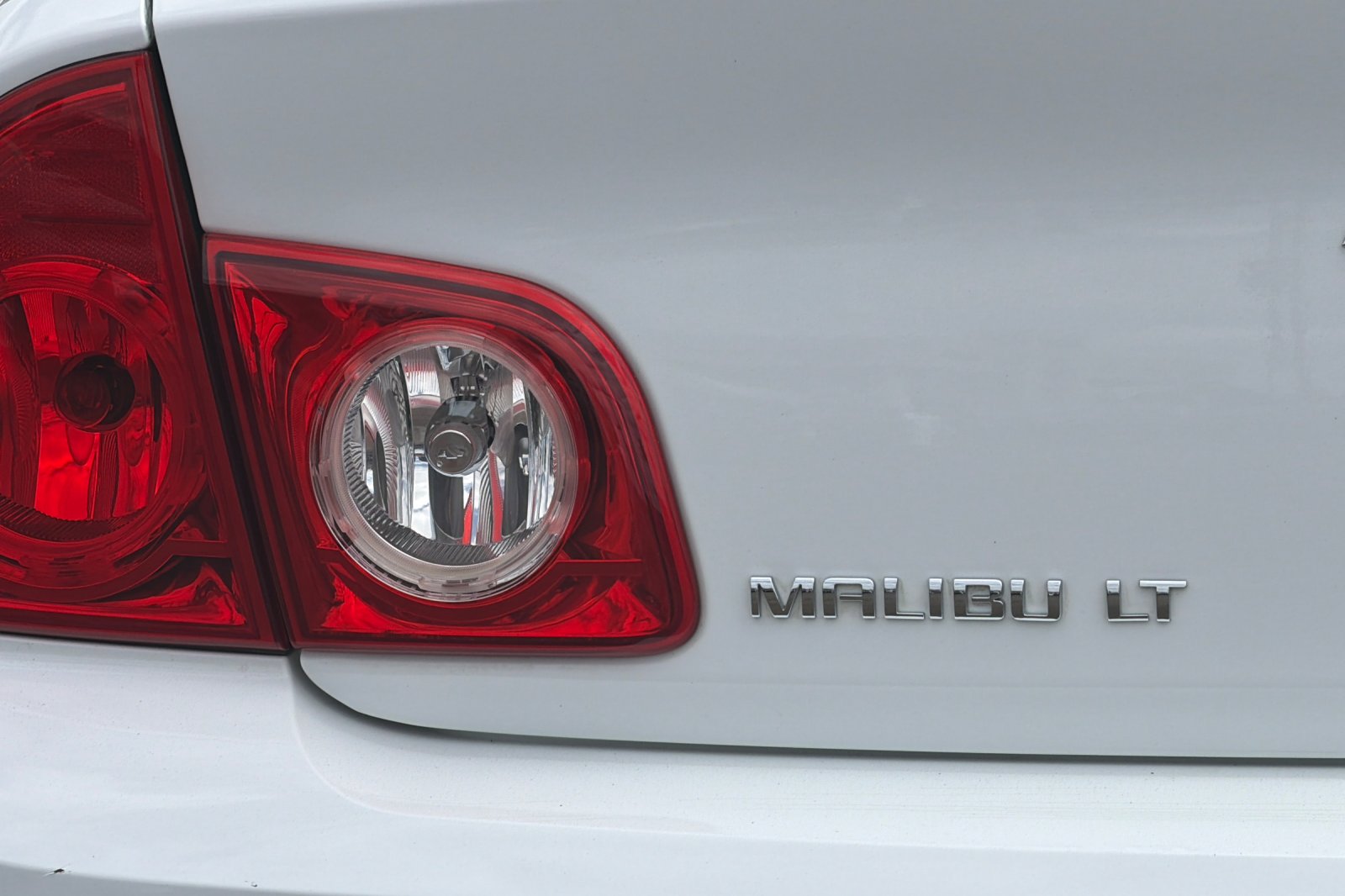 Used 2012 White Chevrolet LT image 7