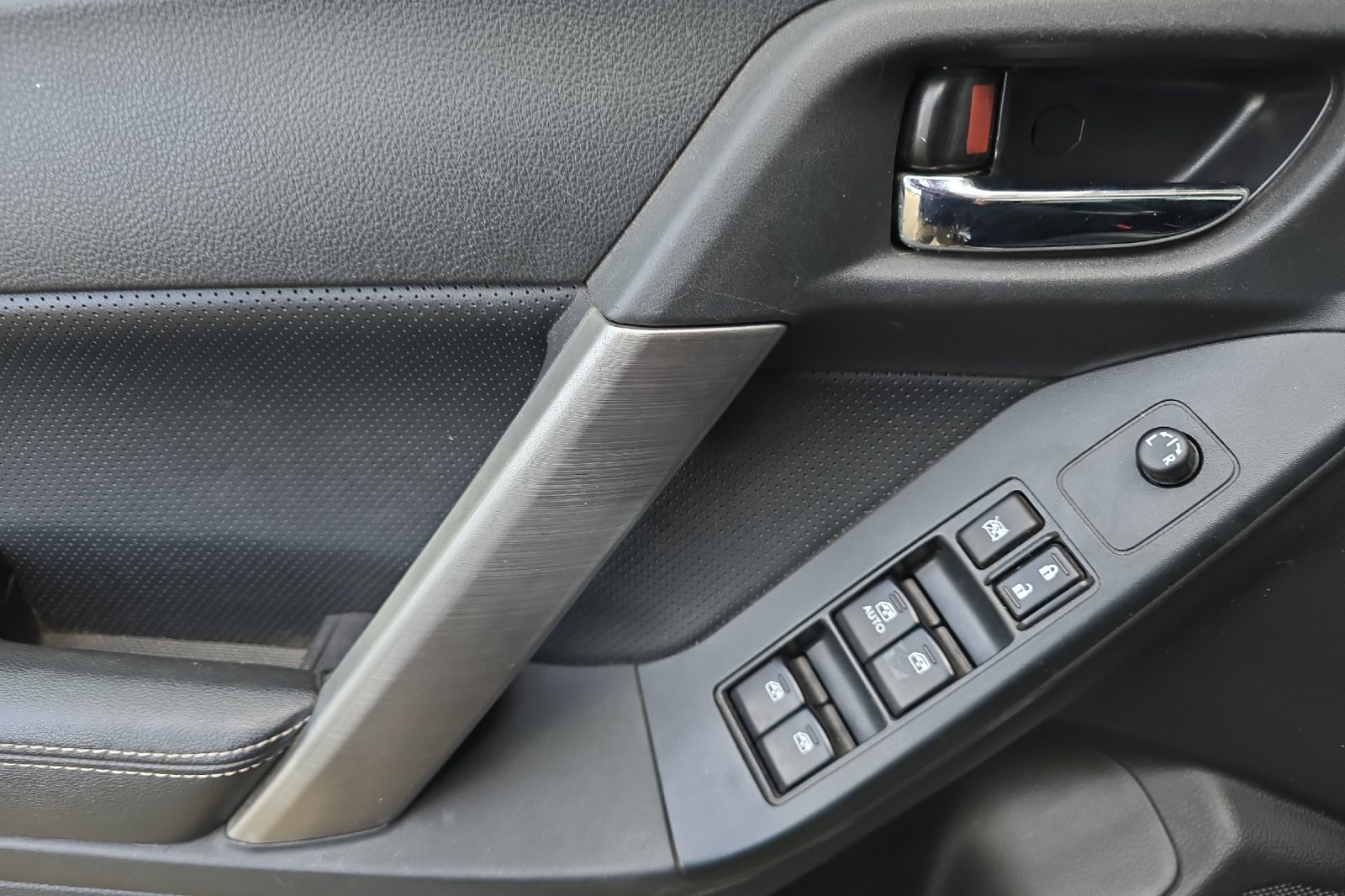 Used 2014 Brown Subaru 2.5i Touring image 8