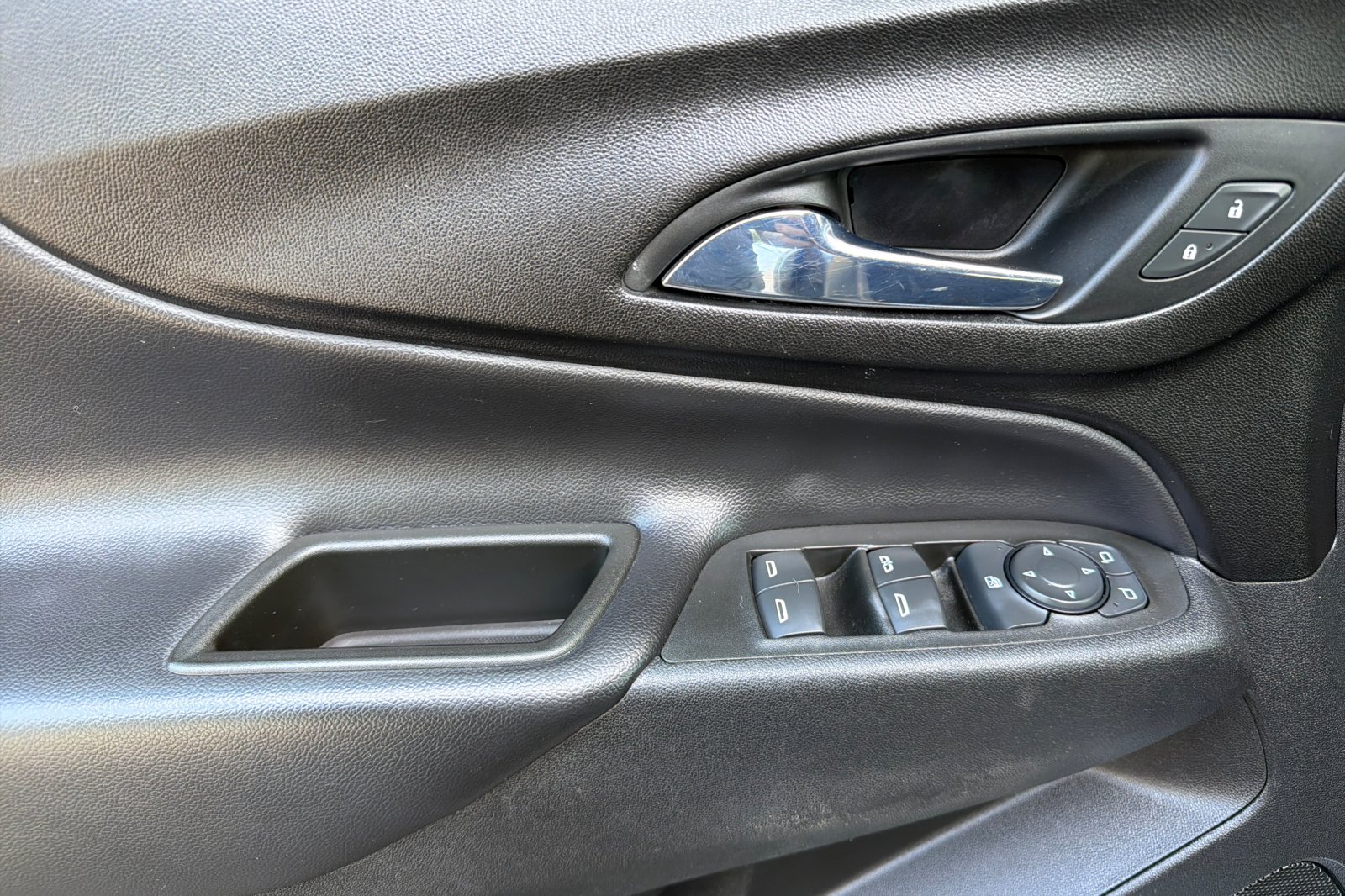 Used 2020 Silver Chevrolet LT image 8