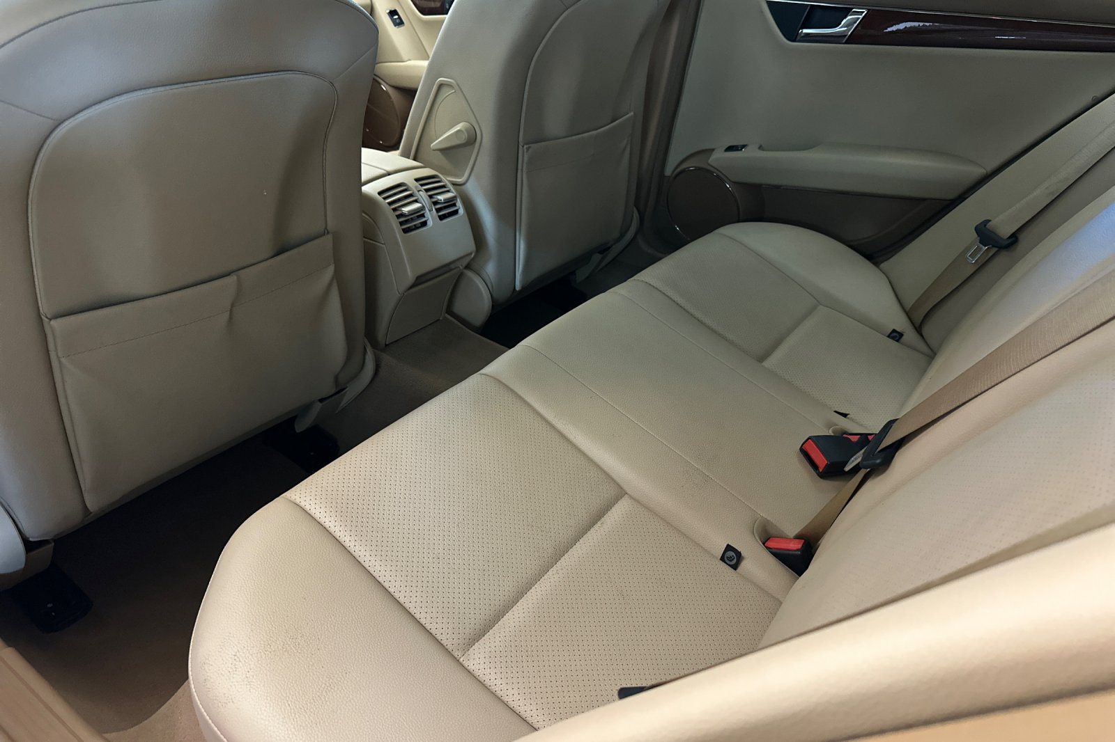 Used 2008 White Mercedes-Benz C 300 image 12