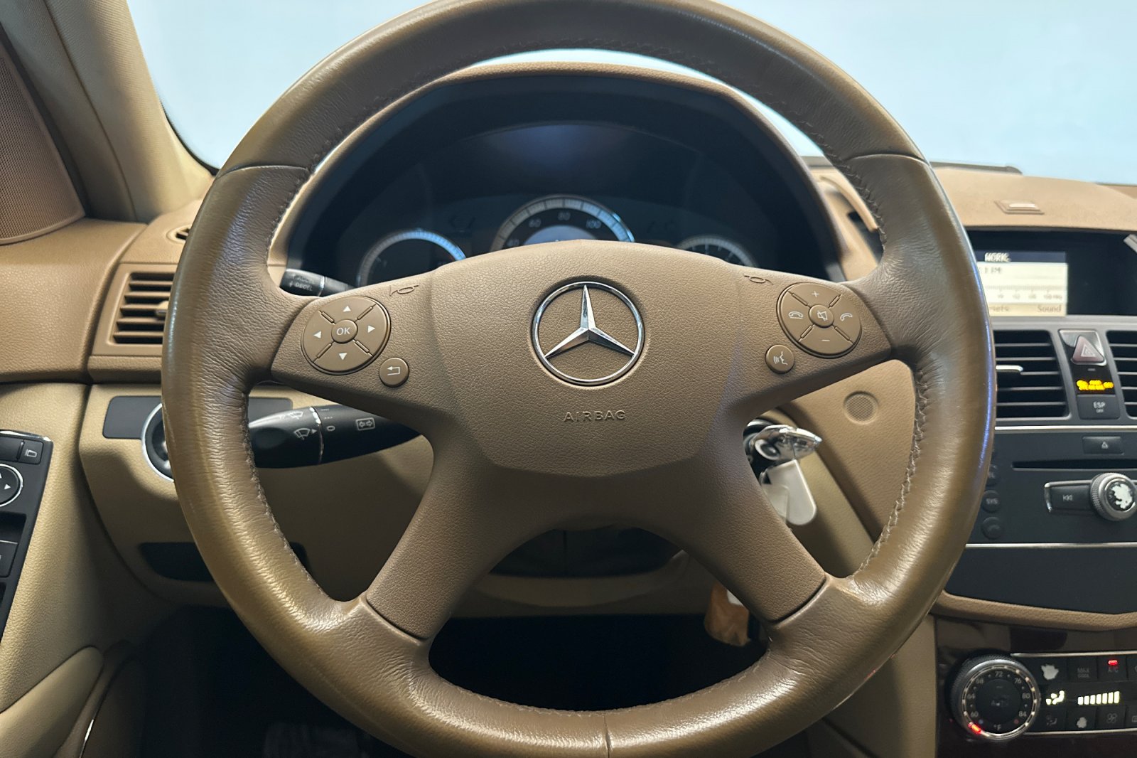Used 2008 White Mercedes-Benz C 300 image 21