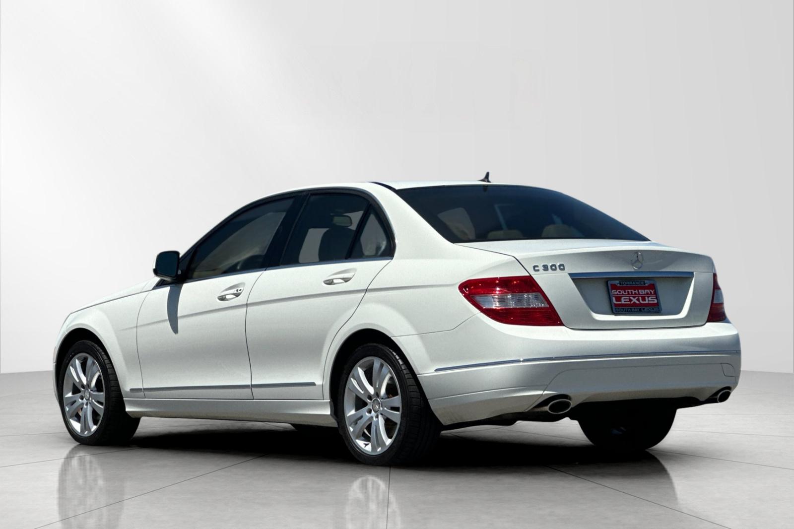 Used 2008 White Mercedes-Benz C 300 image 4