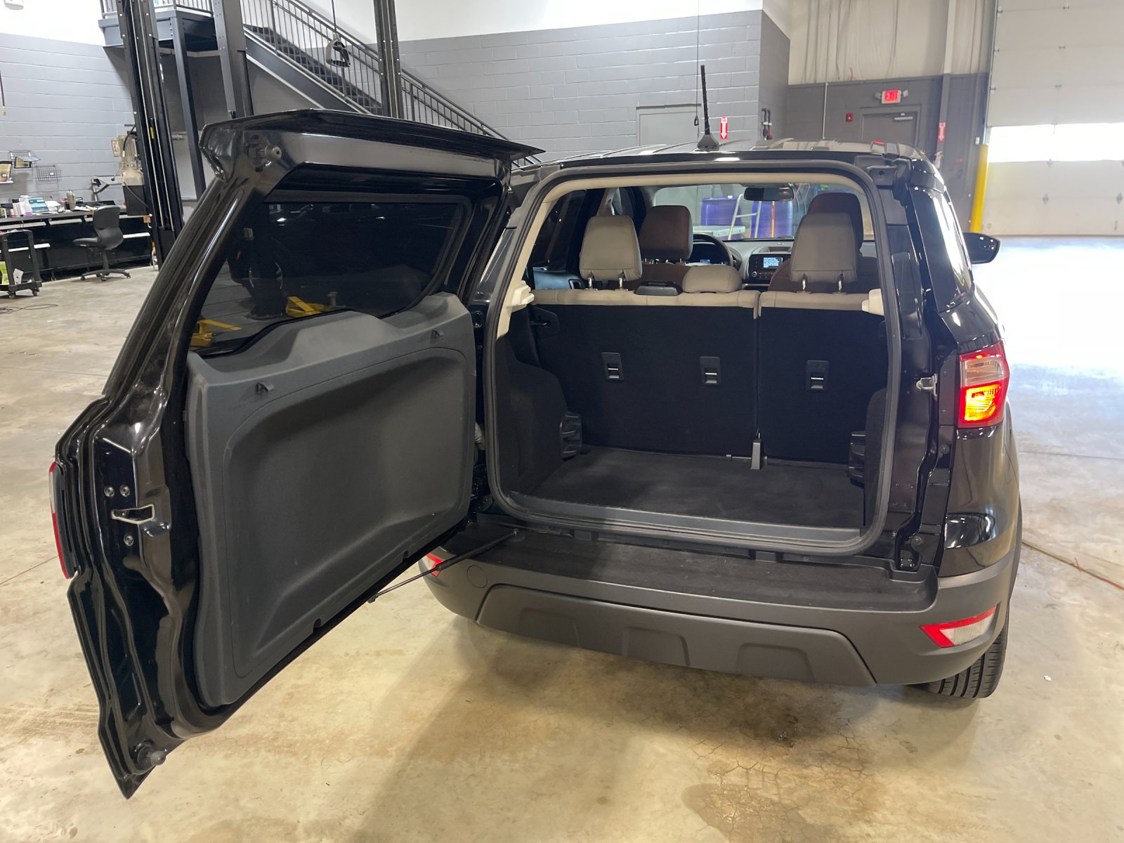 Used 2019 Black Ford S image 17