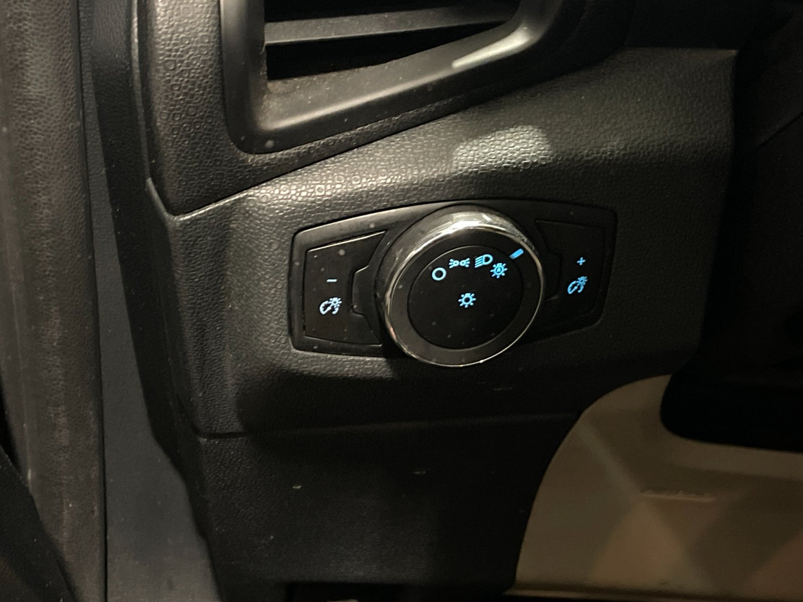 Used 2019 Black Ford S image 29