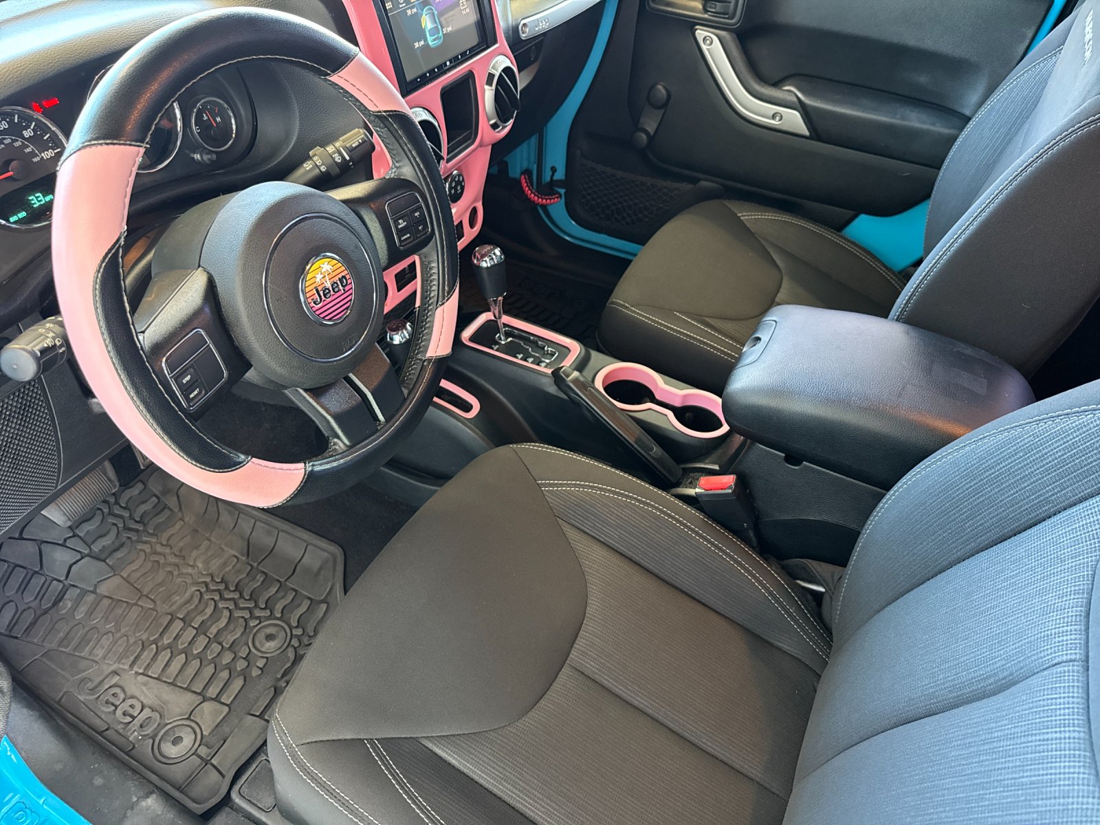 Used 2018 Blue Jeep Rubicon image 10