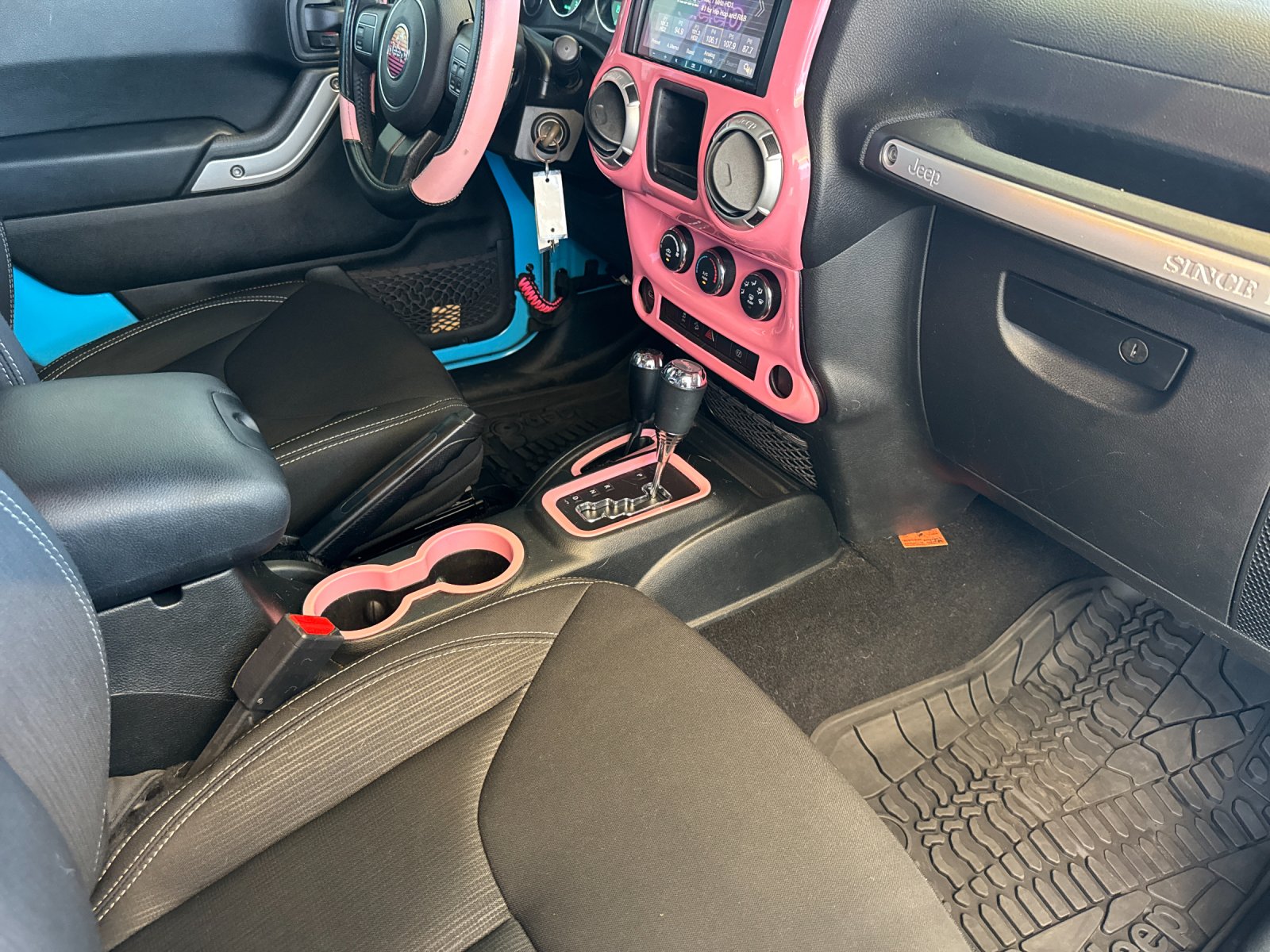 Used 2018 Blue Jeep Rubicon image 16