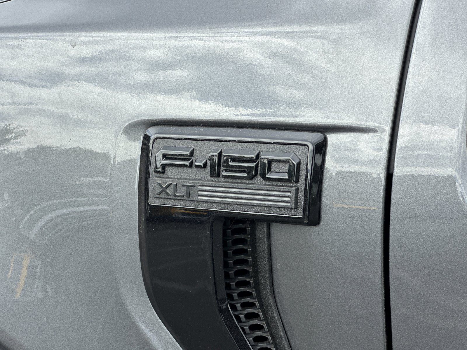 New 2026 Carbonized Gray Metallic Ford XLT image 25