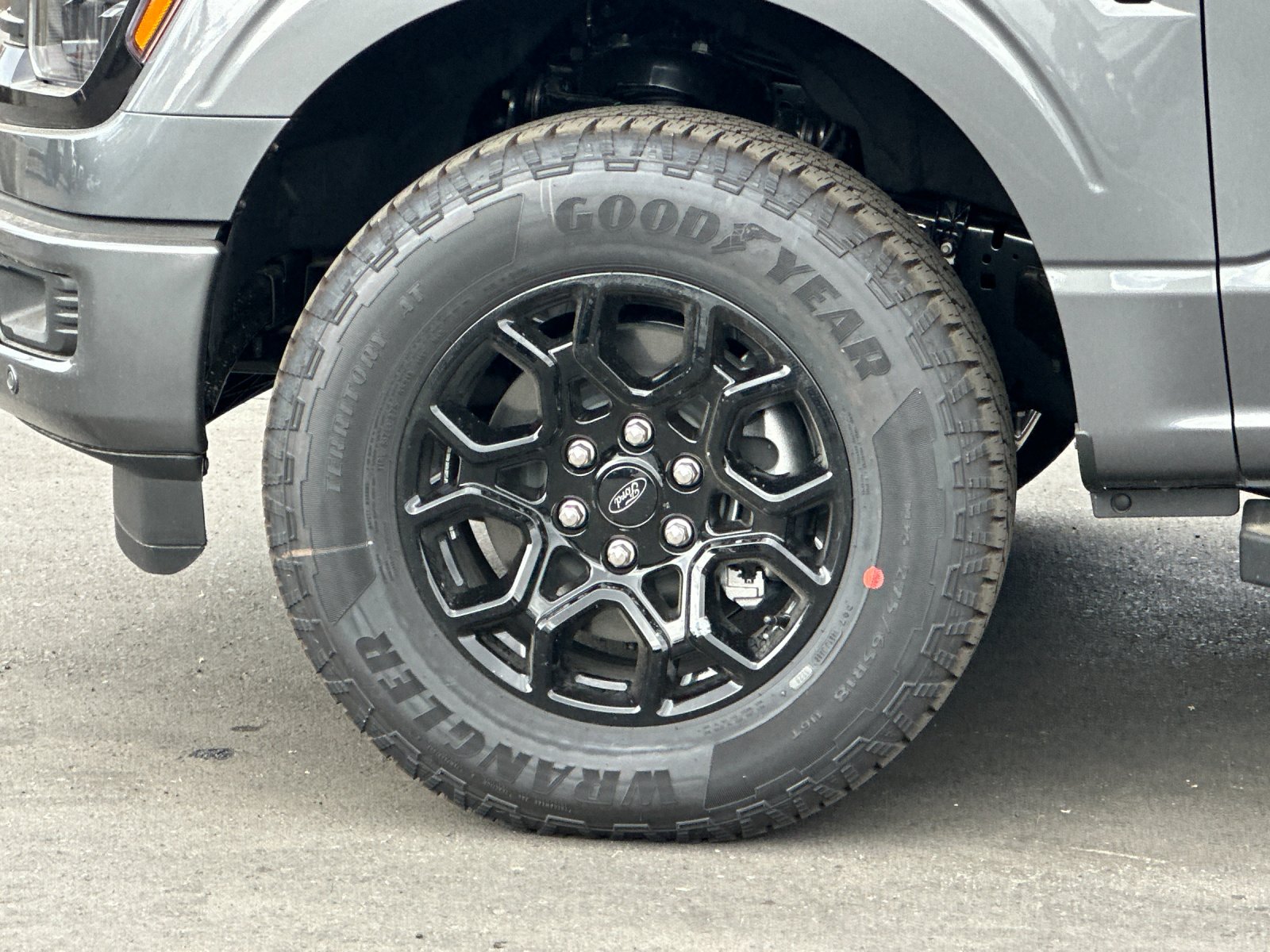 New 2026 Carbonized Gray Metallic Ford XLT image 24