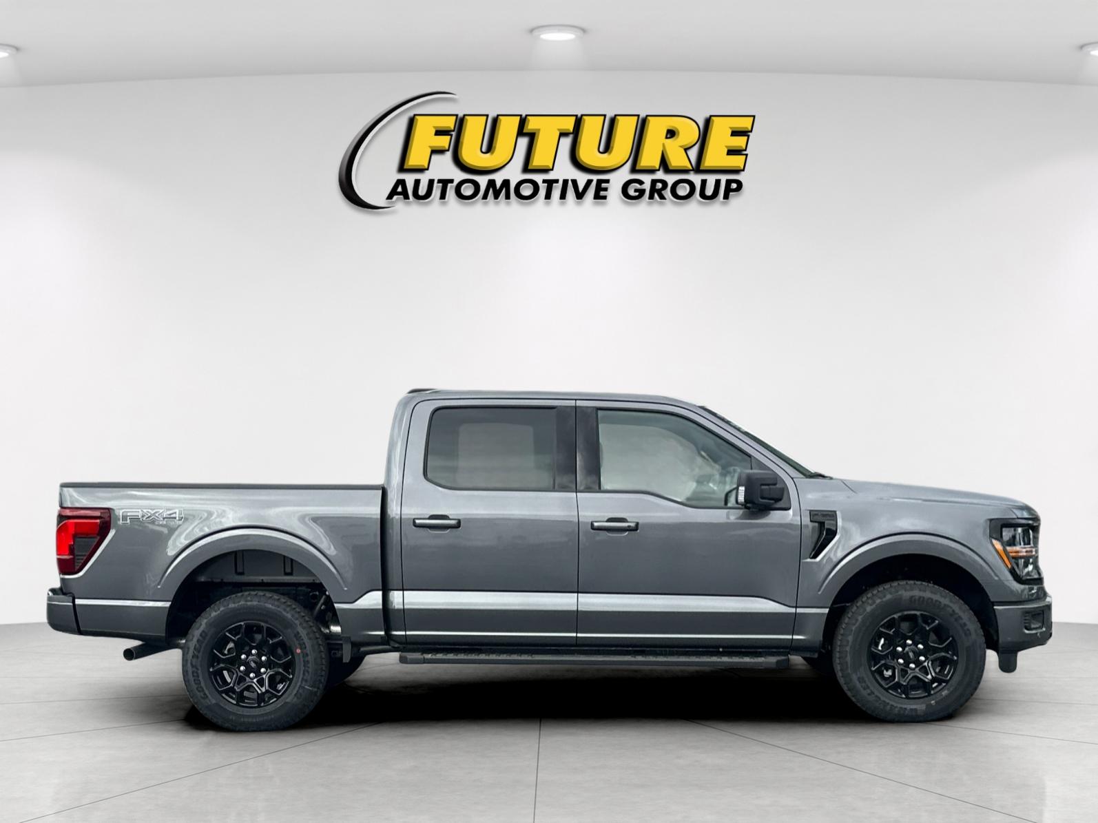 New 2026 Carbonized Gray Metallic Ford XLT image 2