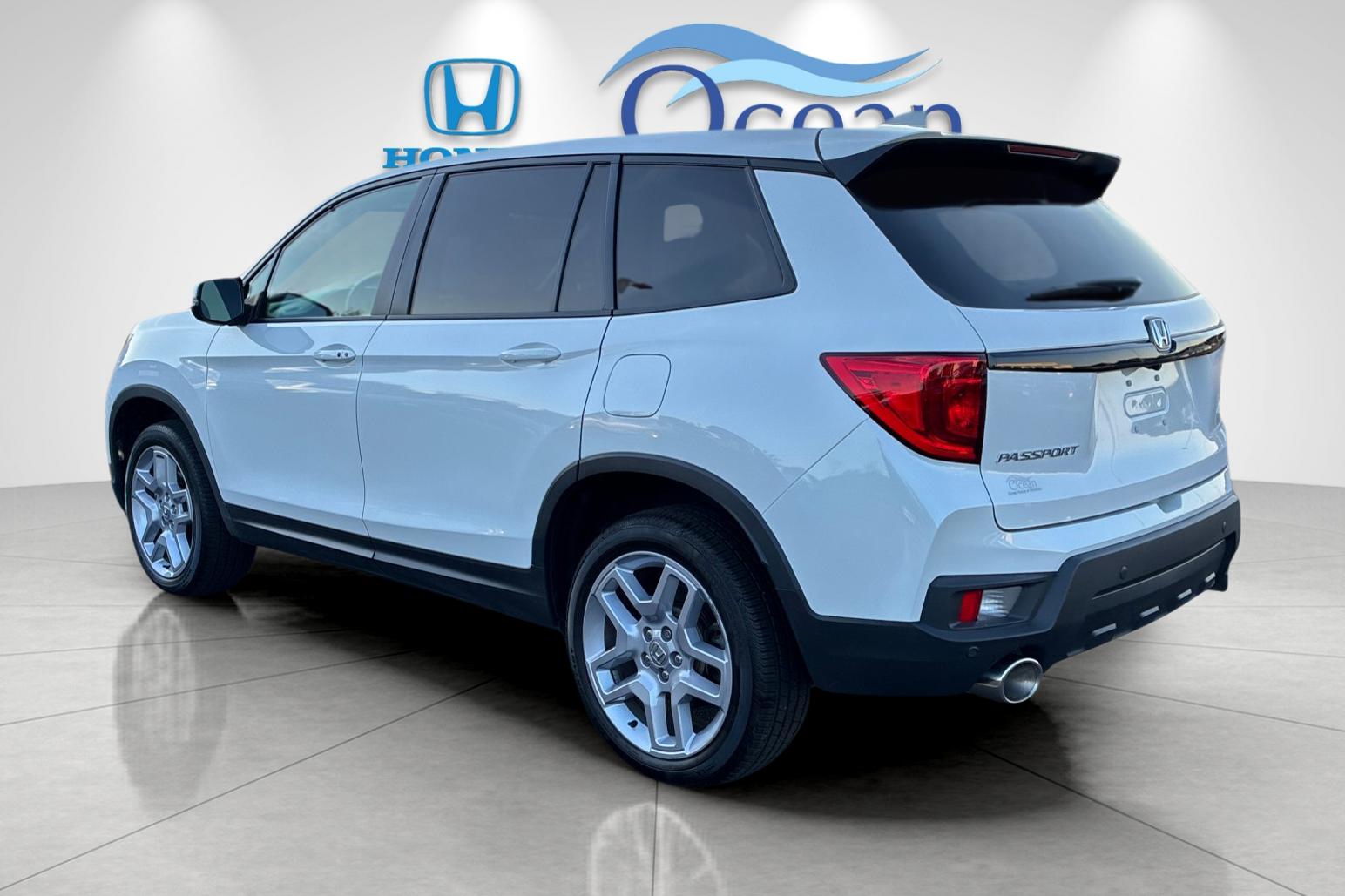 Used 2025 Platinum White Pearl Honda EX-L image 5