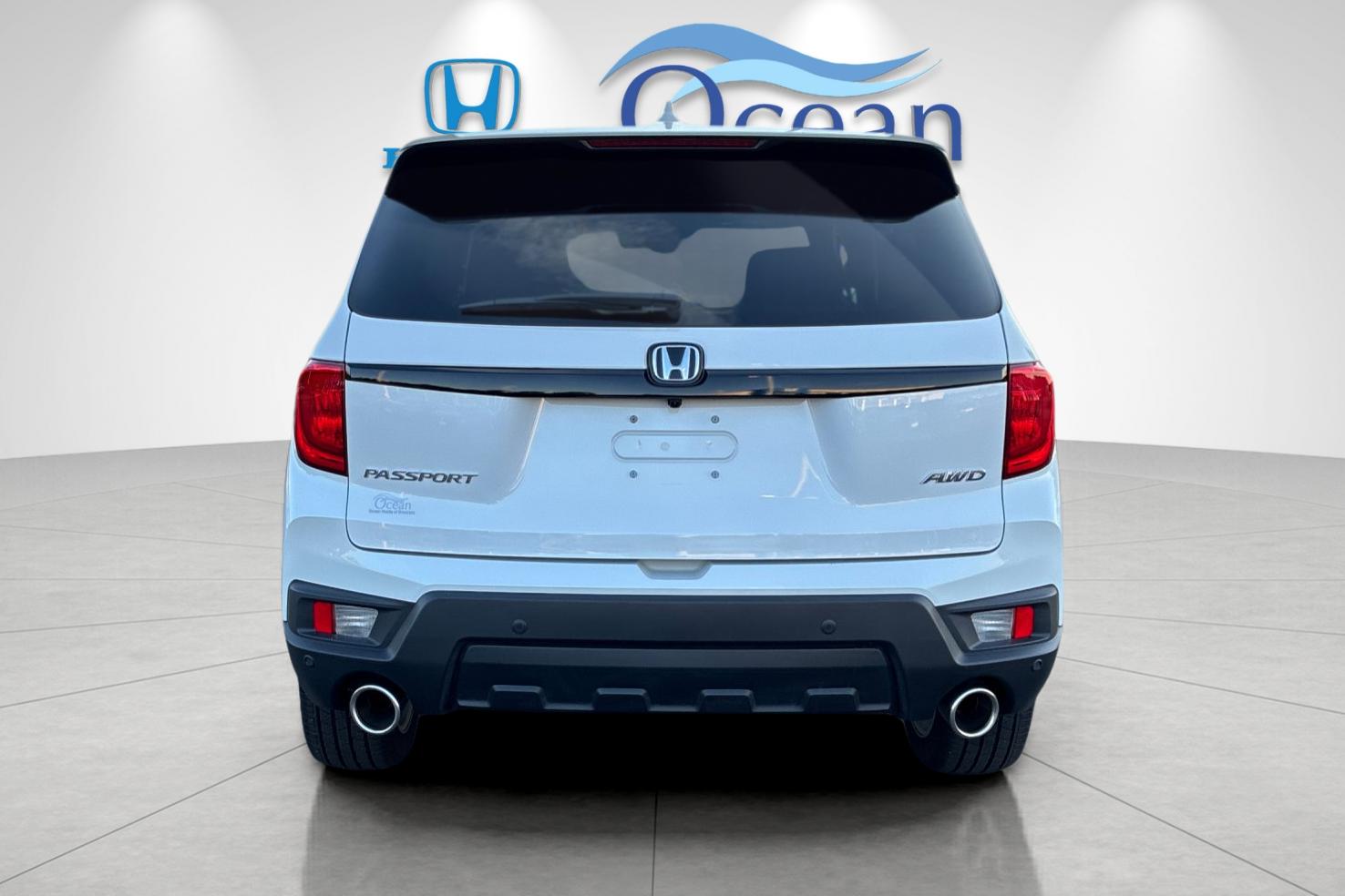 Used 2025 Platinum White Pearl Honda EX-L image 4