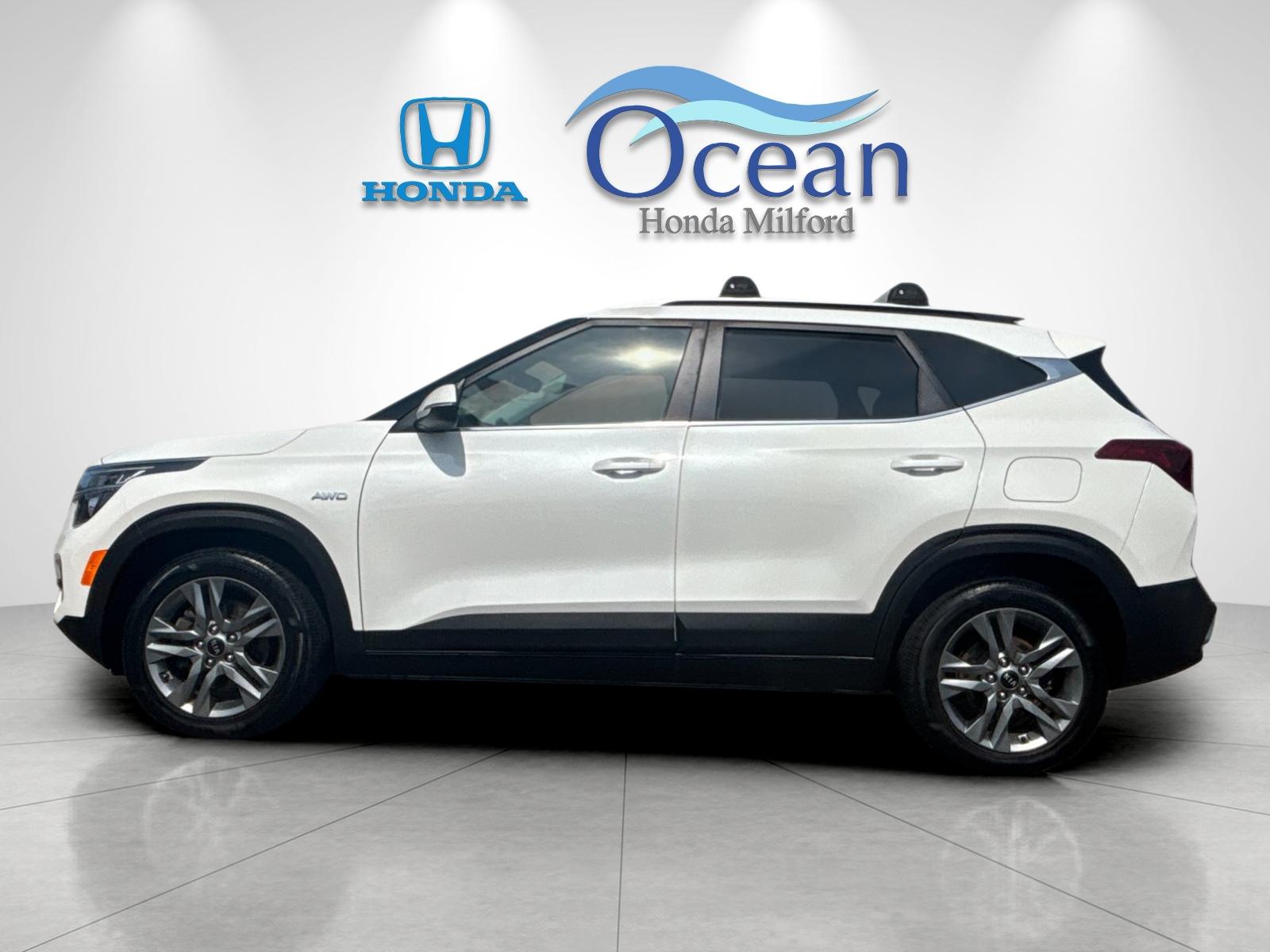 Used 2021 Snow White Pearl Kia S image 6