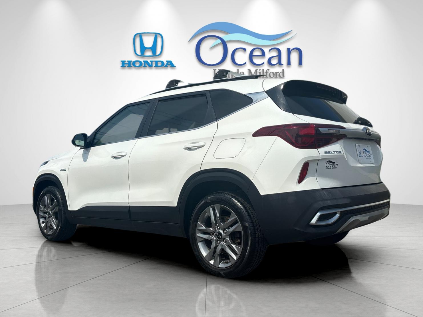 Used 2021 Snow White Pearl Kia S image 5