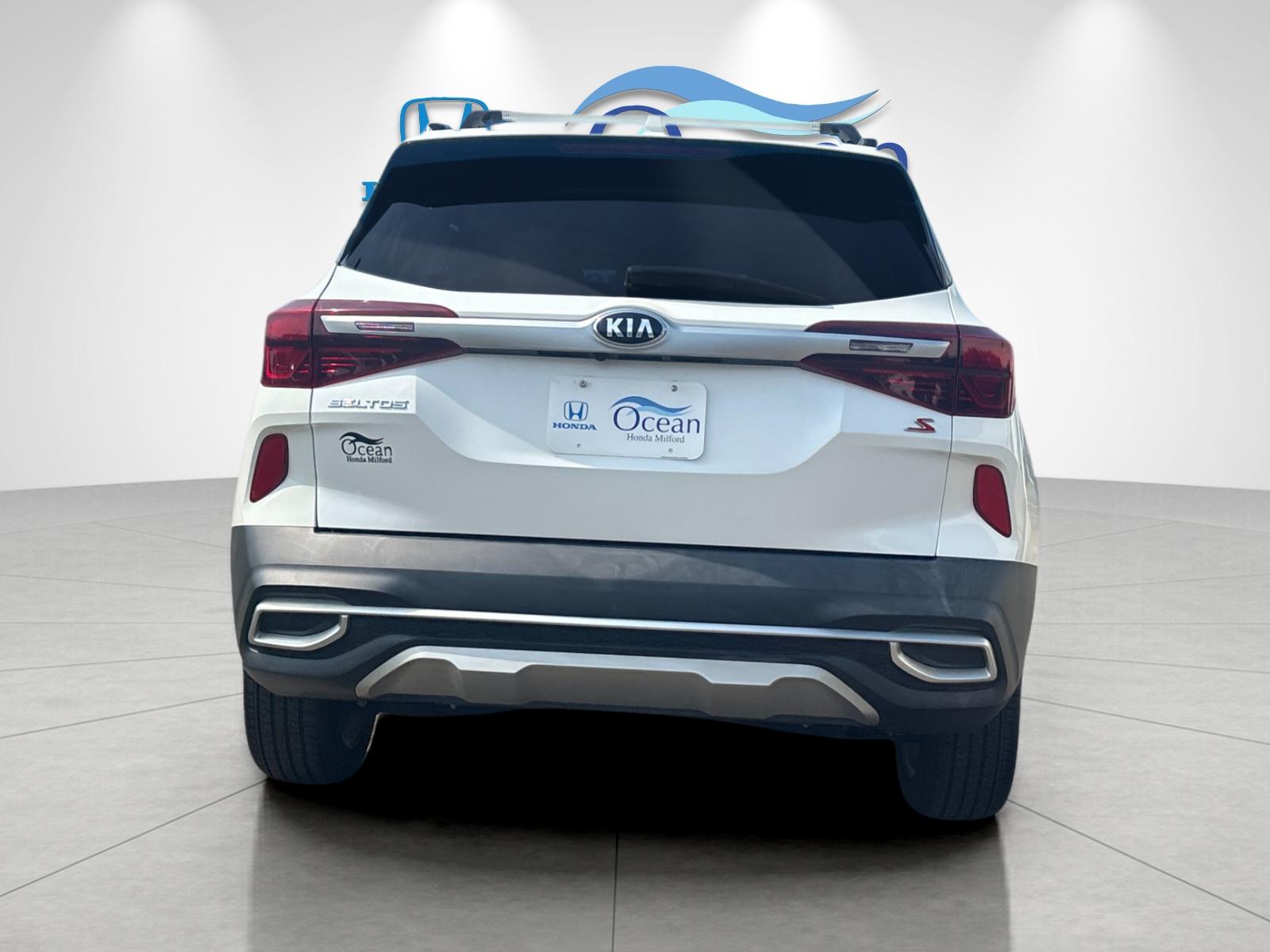 Used 2021 Snow White Pearl Kia S image 4