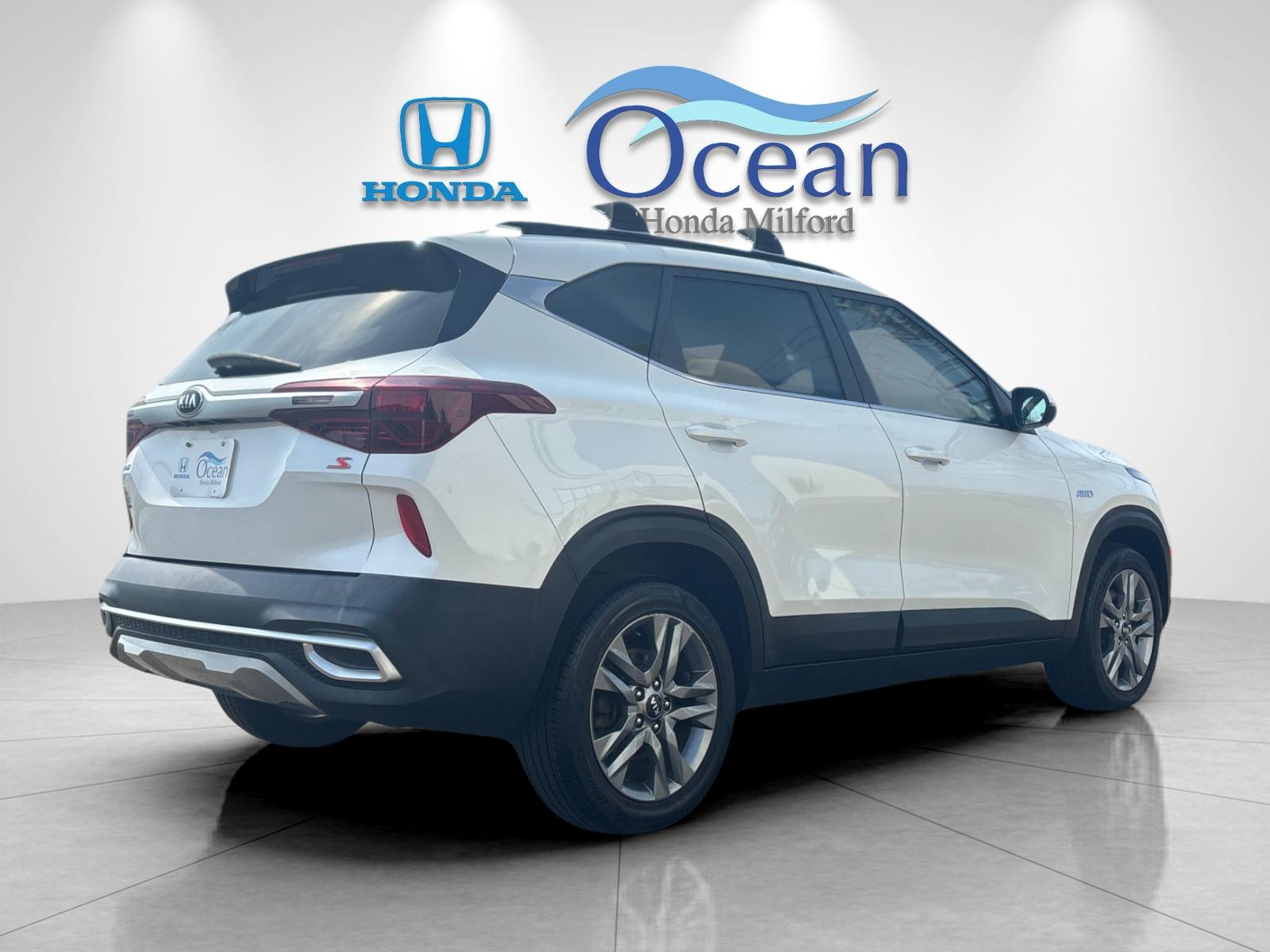 Used 2021 Snow White Pearl Kia S image 3