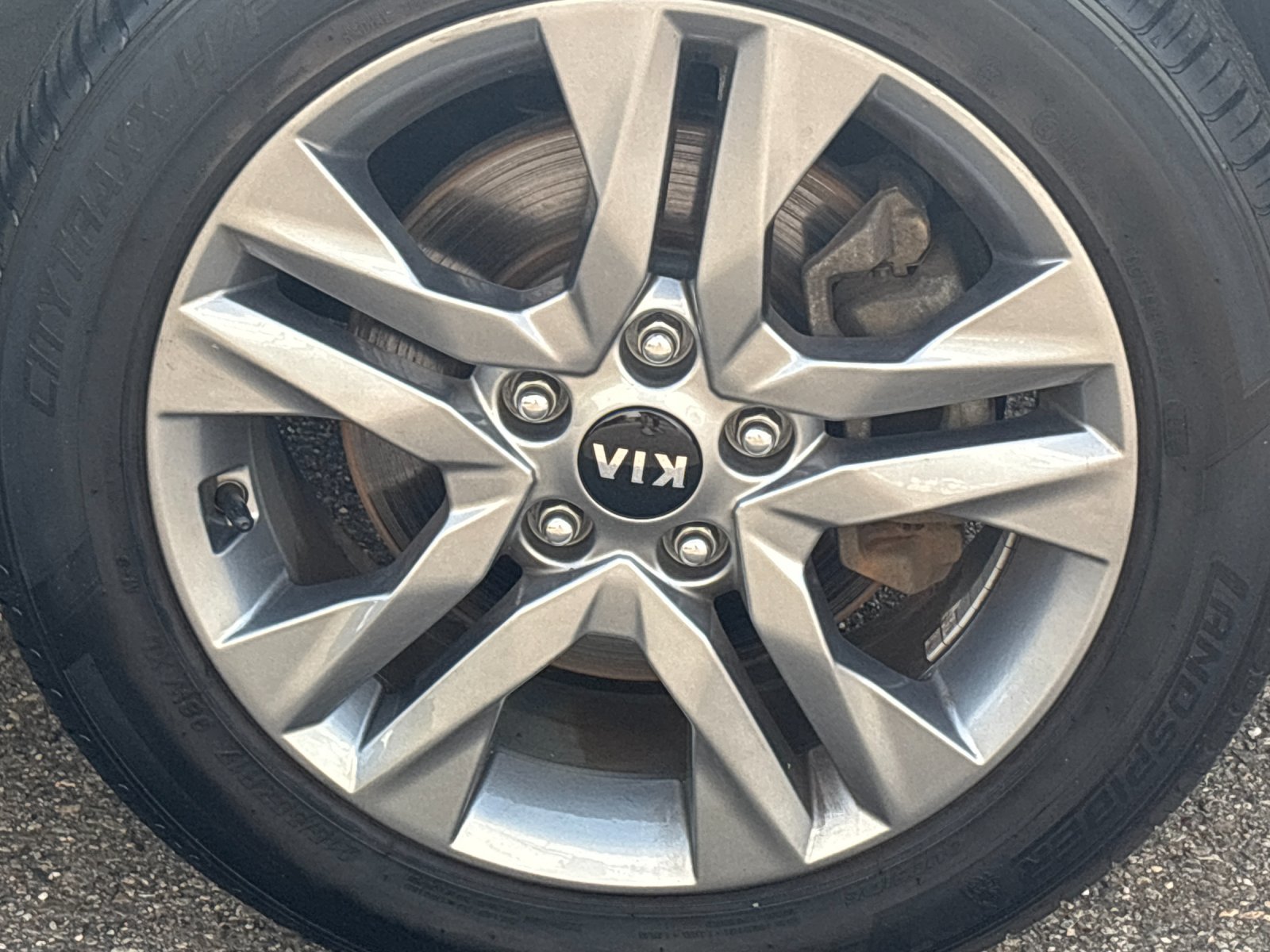 Used 2021 Snow White Pearl Kia S image 27