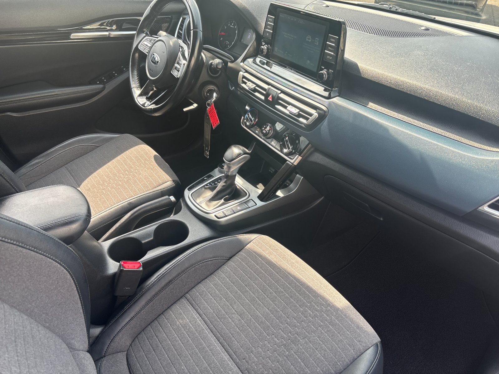 Used 2021 Snow White Pearl Kia S image 17