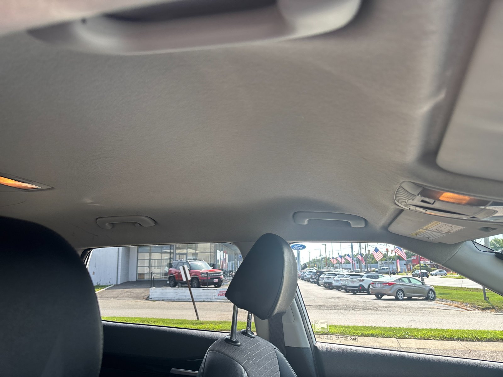 Used 2021 Snow White Pearl Kia S image 18
