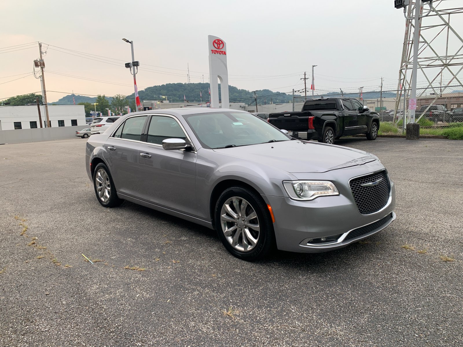 Used 2017 Silver Chrysler C image 5