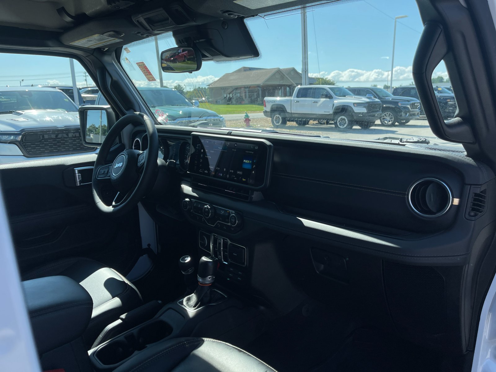 Used 2024 White Jeep Sport S image 17