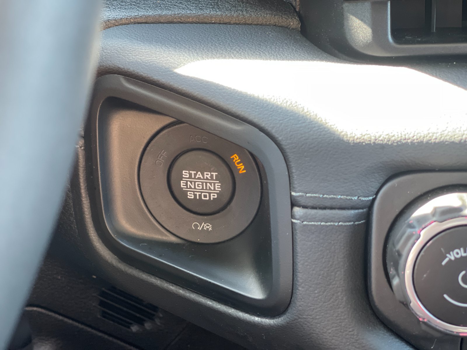 Used 2024 White Jeep Sport S image 23