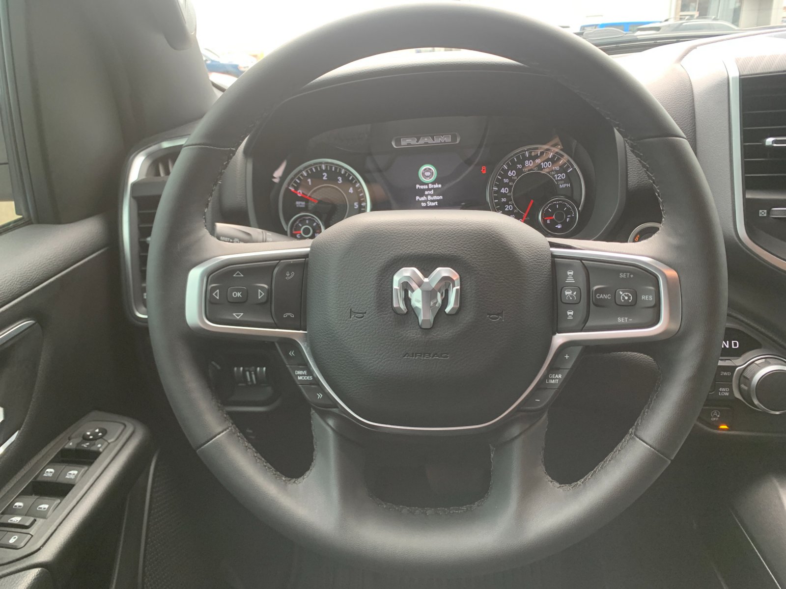 Used 2025 White Ram Big Horn/Lone Star image 27