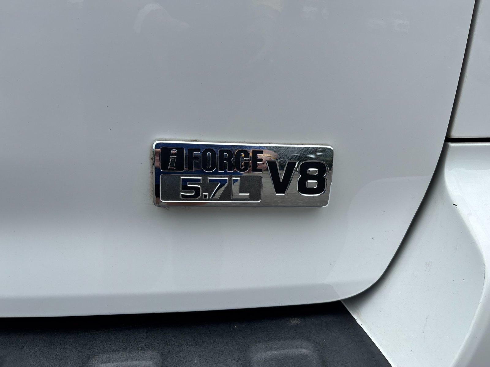 Used 2016 Super White Toyota SR5 image 10