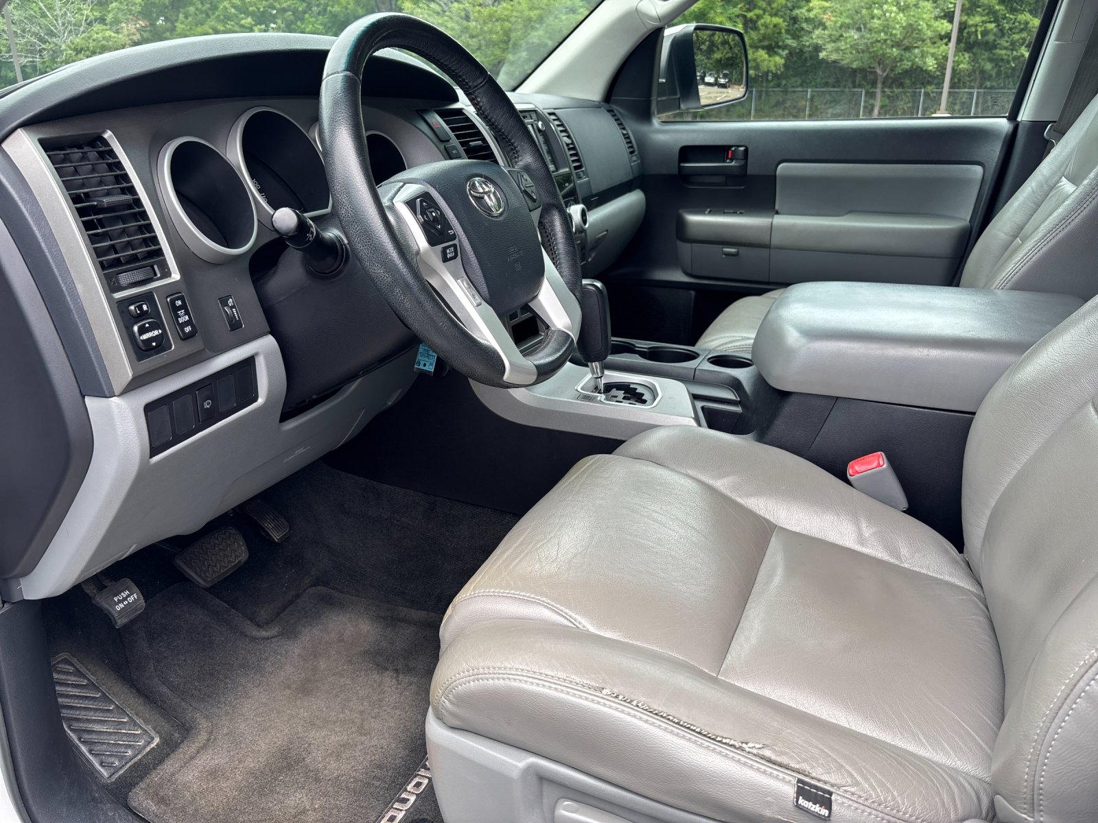 Used 2016 Super White Toyota SR5 image 14