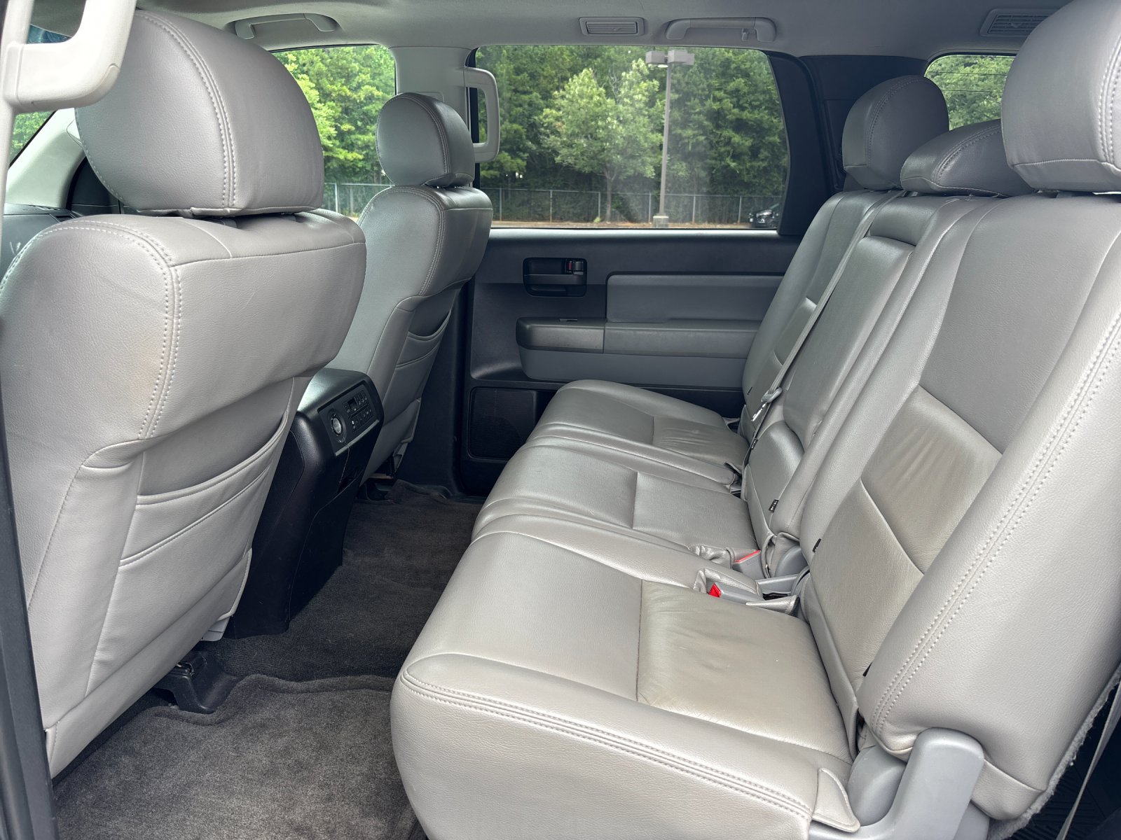 Used 2016 Super White Toyota SR5 image 31