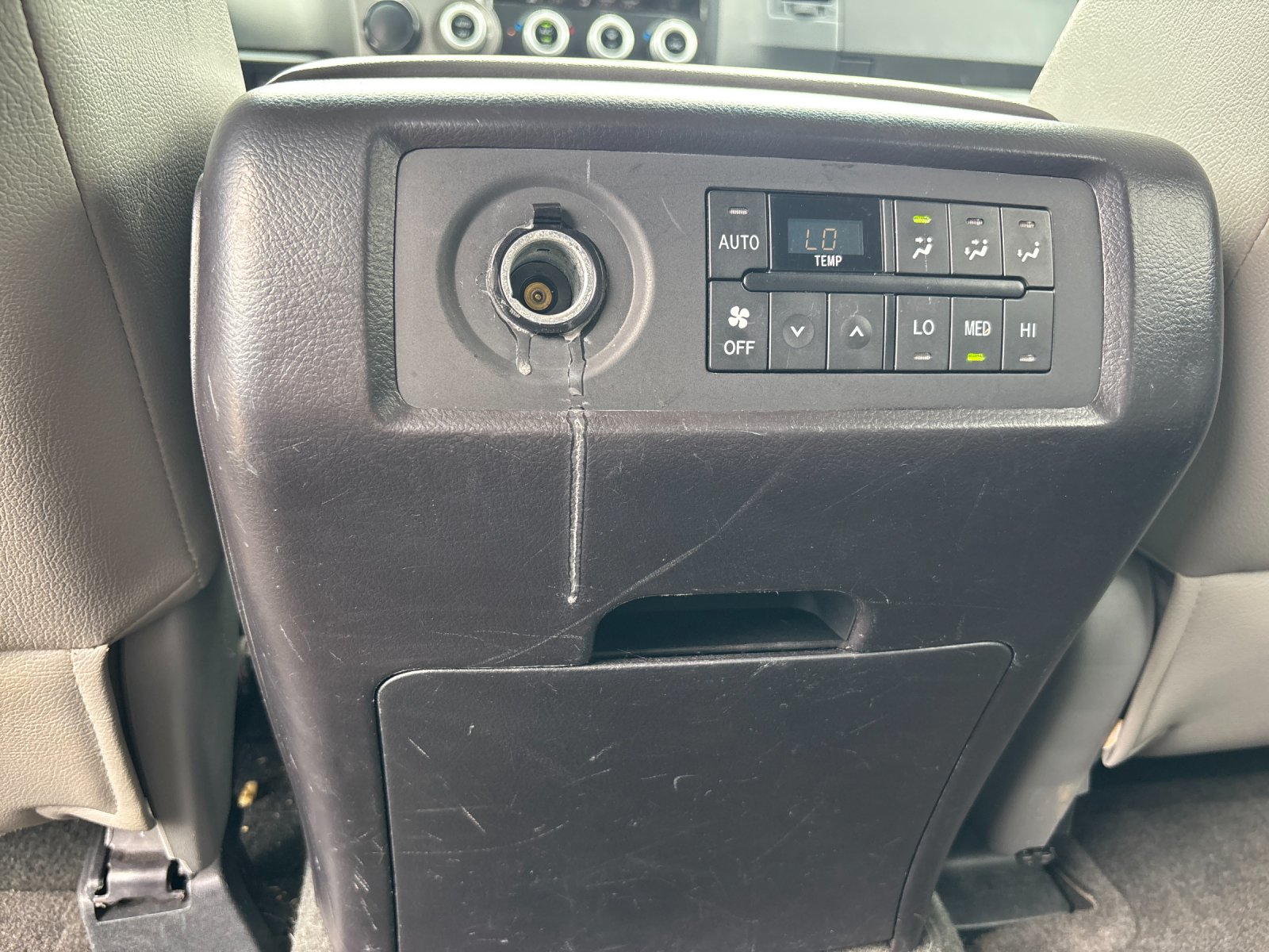Used 2016 Super White Toyota SR5 image 32
