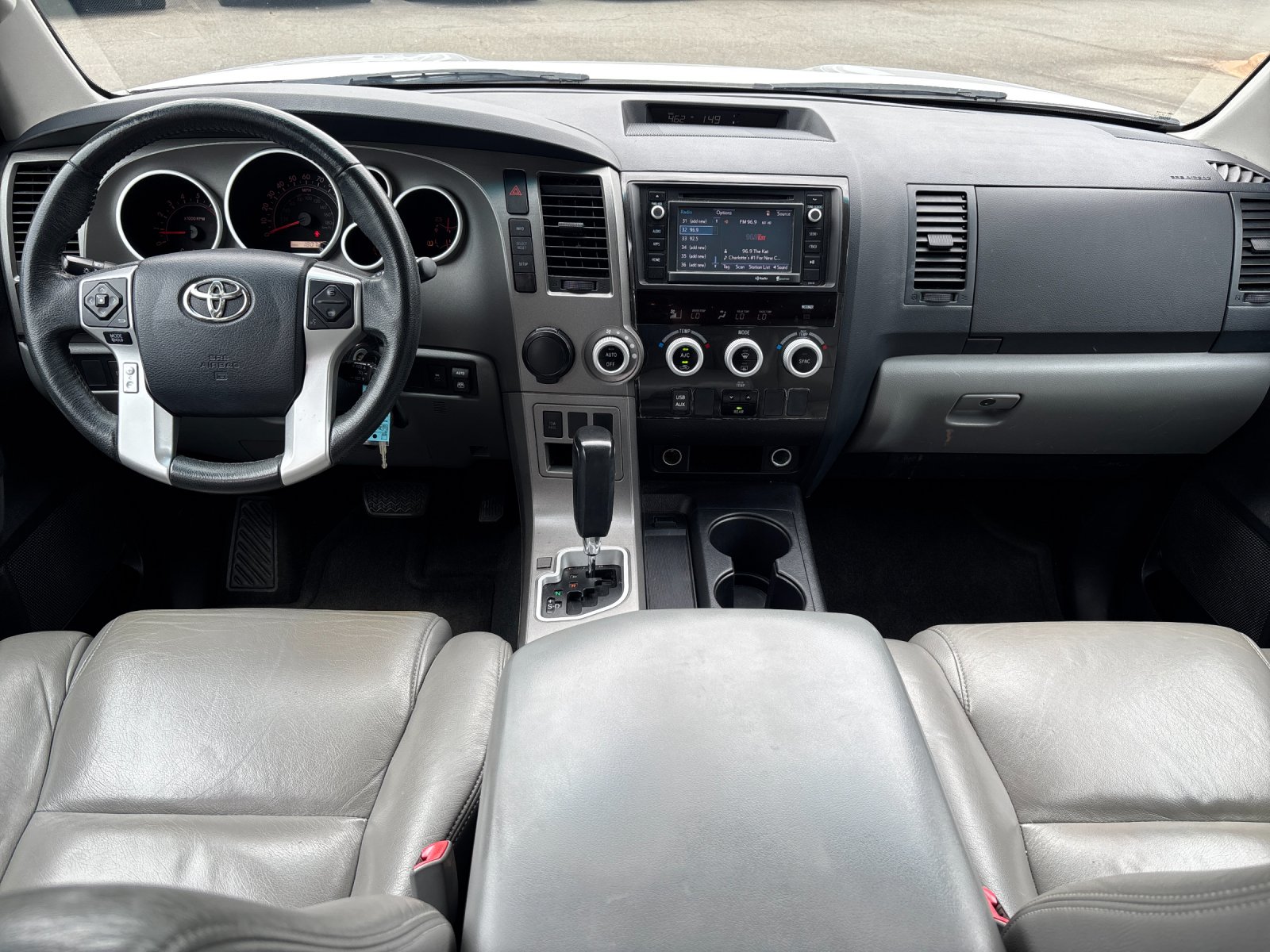 Used 2016 Super White Toyota SR5 image 33
