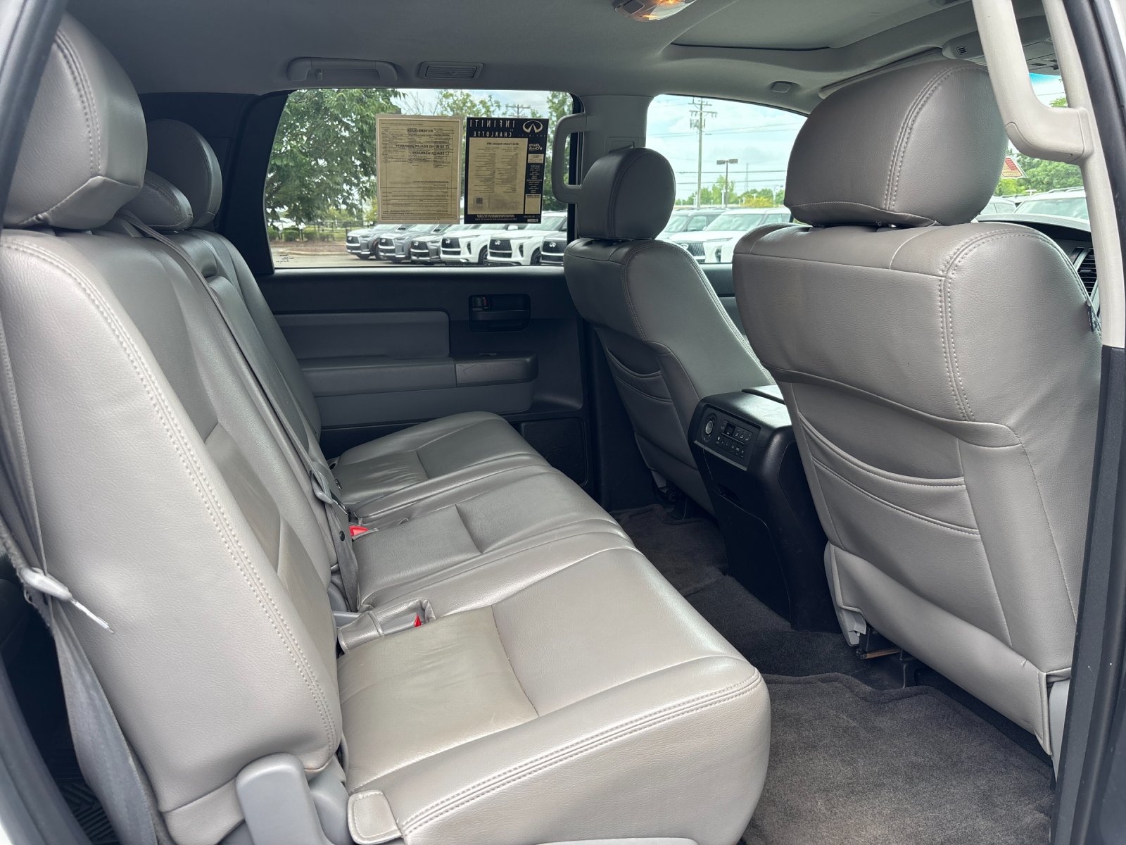 Used 2016 Super White Toyota SR5 image 35