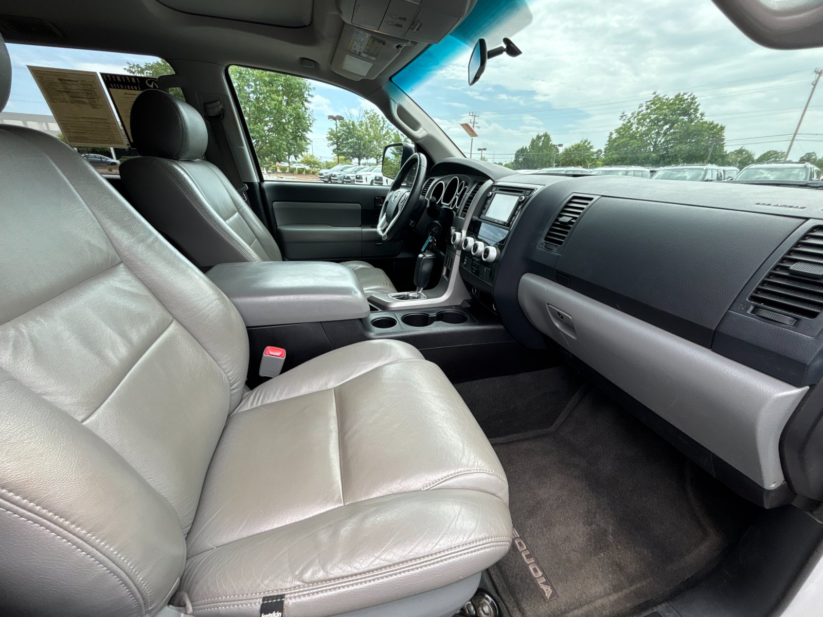 Used 2016 Super White Toyota SR5 image 38