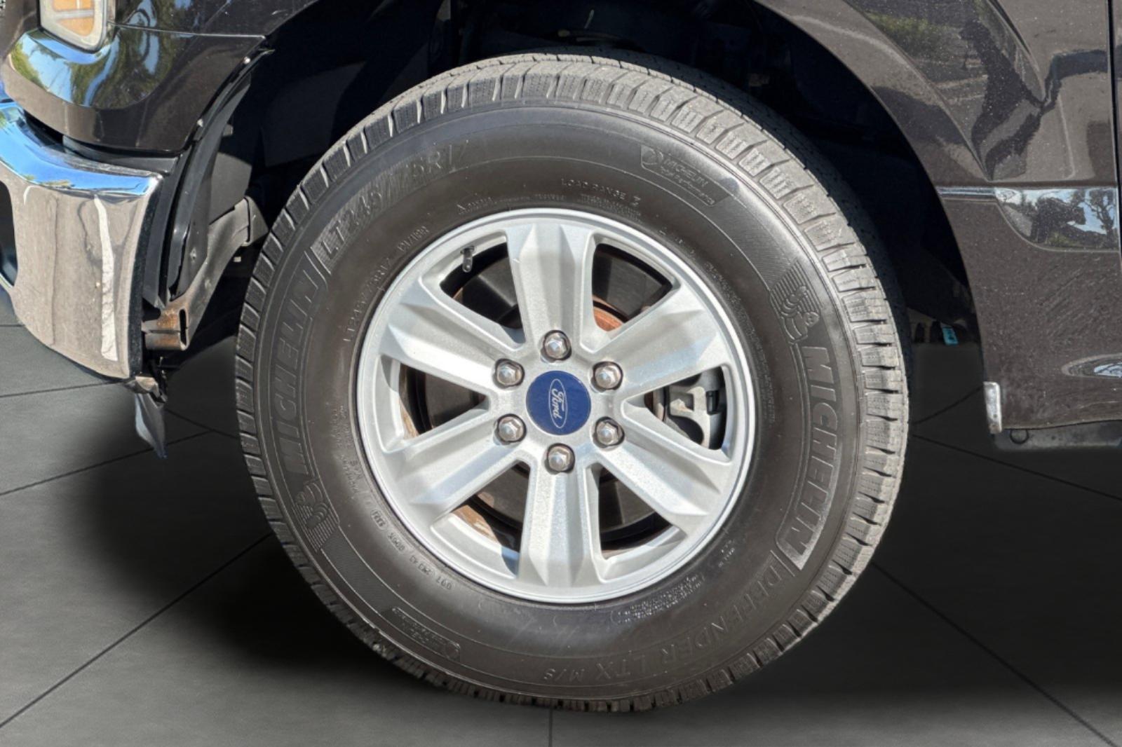 Used 2015 Tuxedo Black Metallic Ford XLT image 13