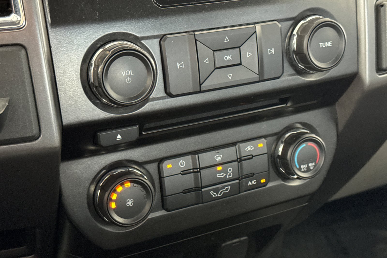 Used 2015 Tuxedo Black Metallic Ford XLT image 23