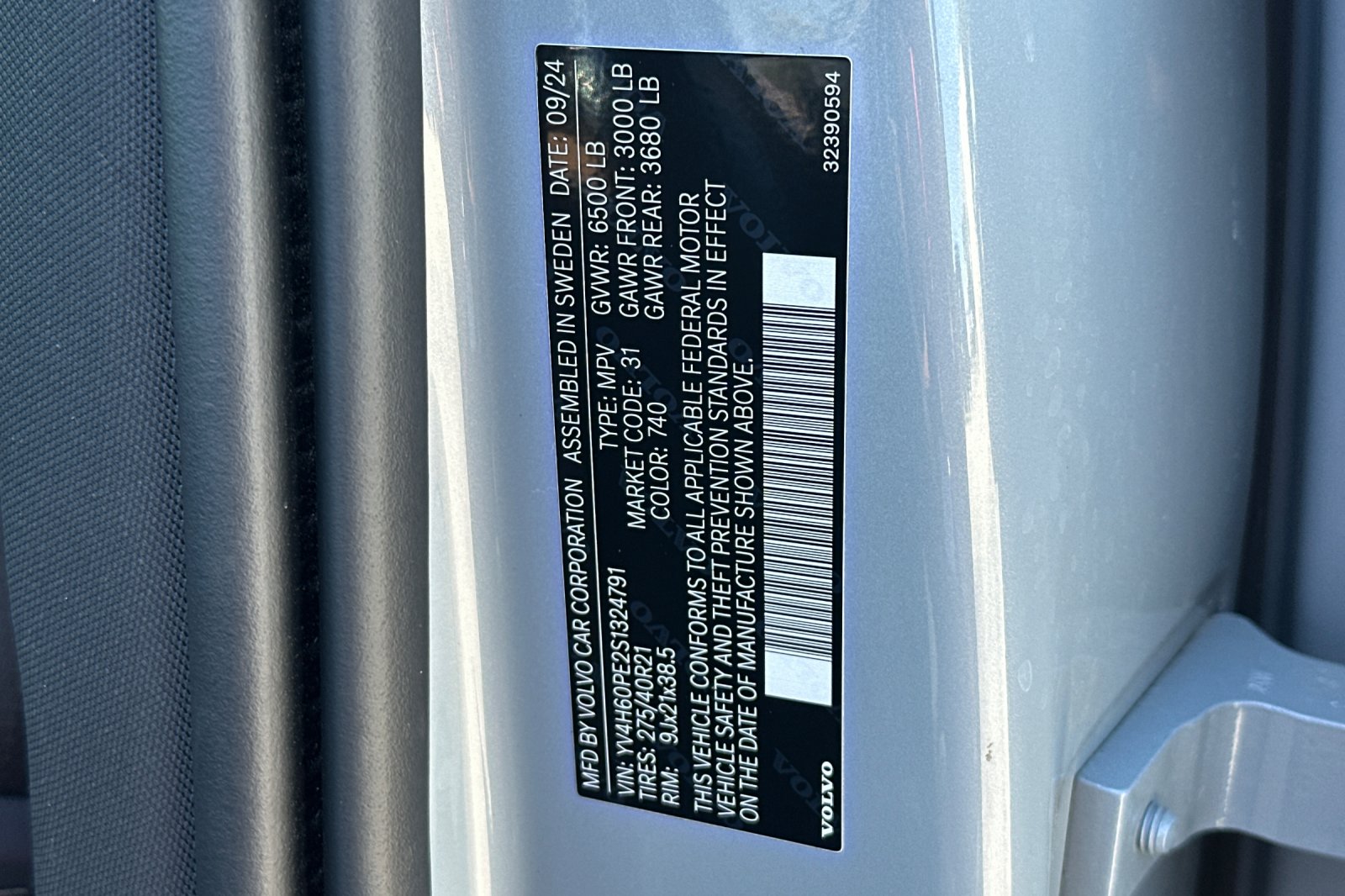 Used 2025 Gray Volvo T8 Plus image 37