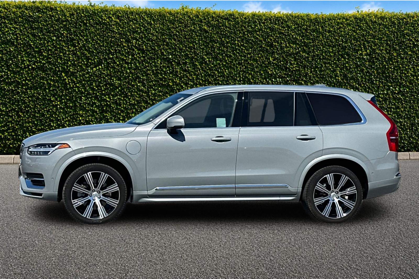 Used 2025 Gray Volvo T8 Plus image 7
