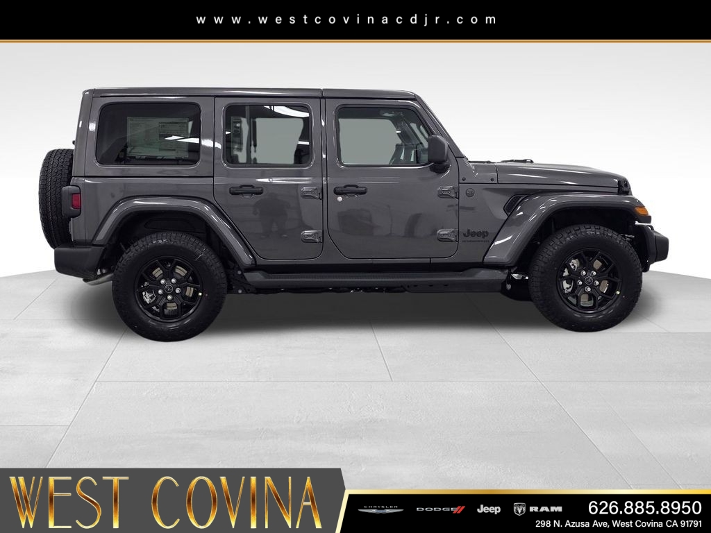 New 2026 Granite Crystal Metallic Clearcoat Jeep California Edition image 4