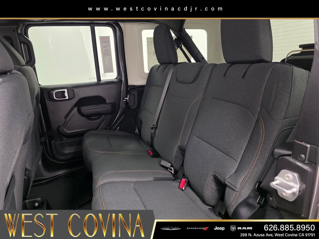 New 2026 Granite Crystal Metallic Clearcoat Jeep California Edition image 12
