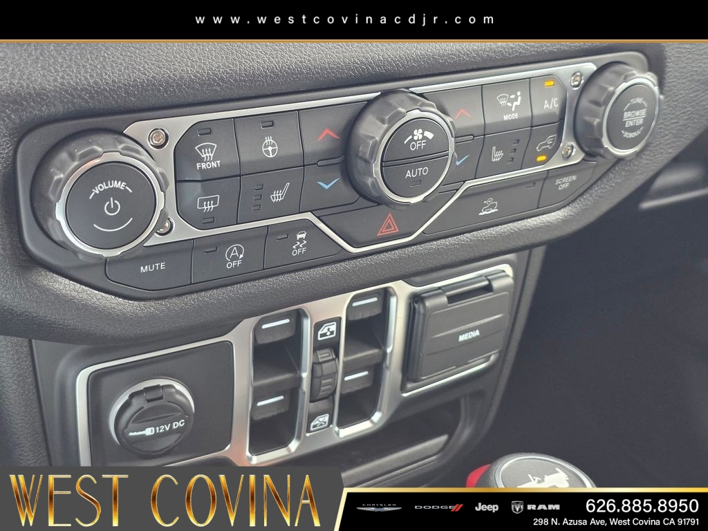 New 2026 Granite Crystal Metallic Clearcoat Jeep California Edition image 15