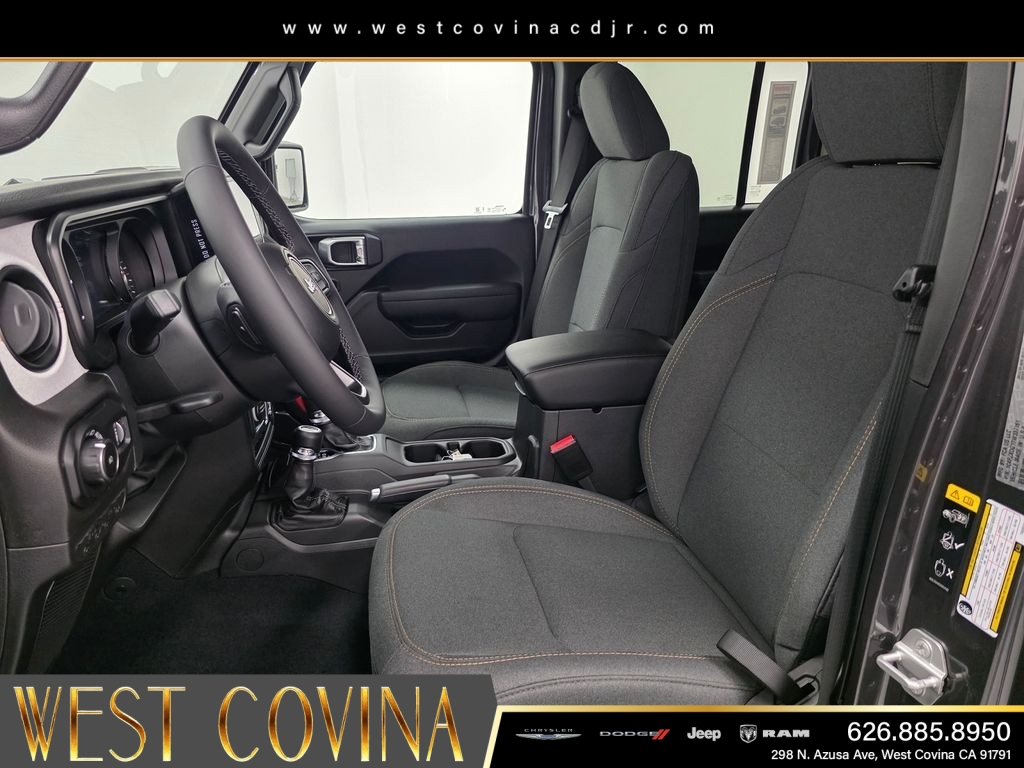 New 2026 Granite Crystal Metallic Clearcoat Jeep California Edition image 17